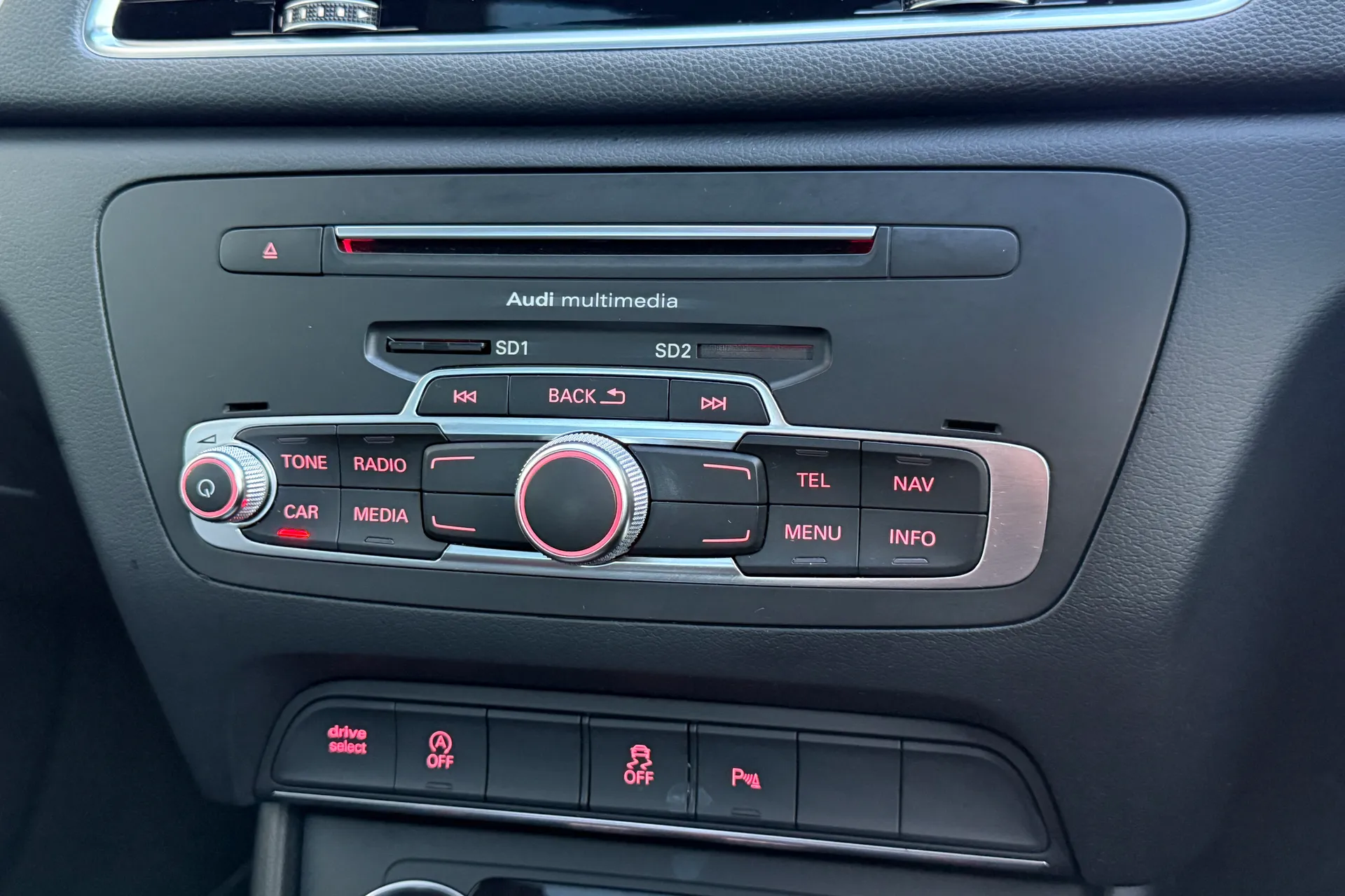 Audi Q3 thumbnail image number 12