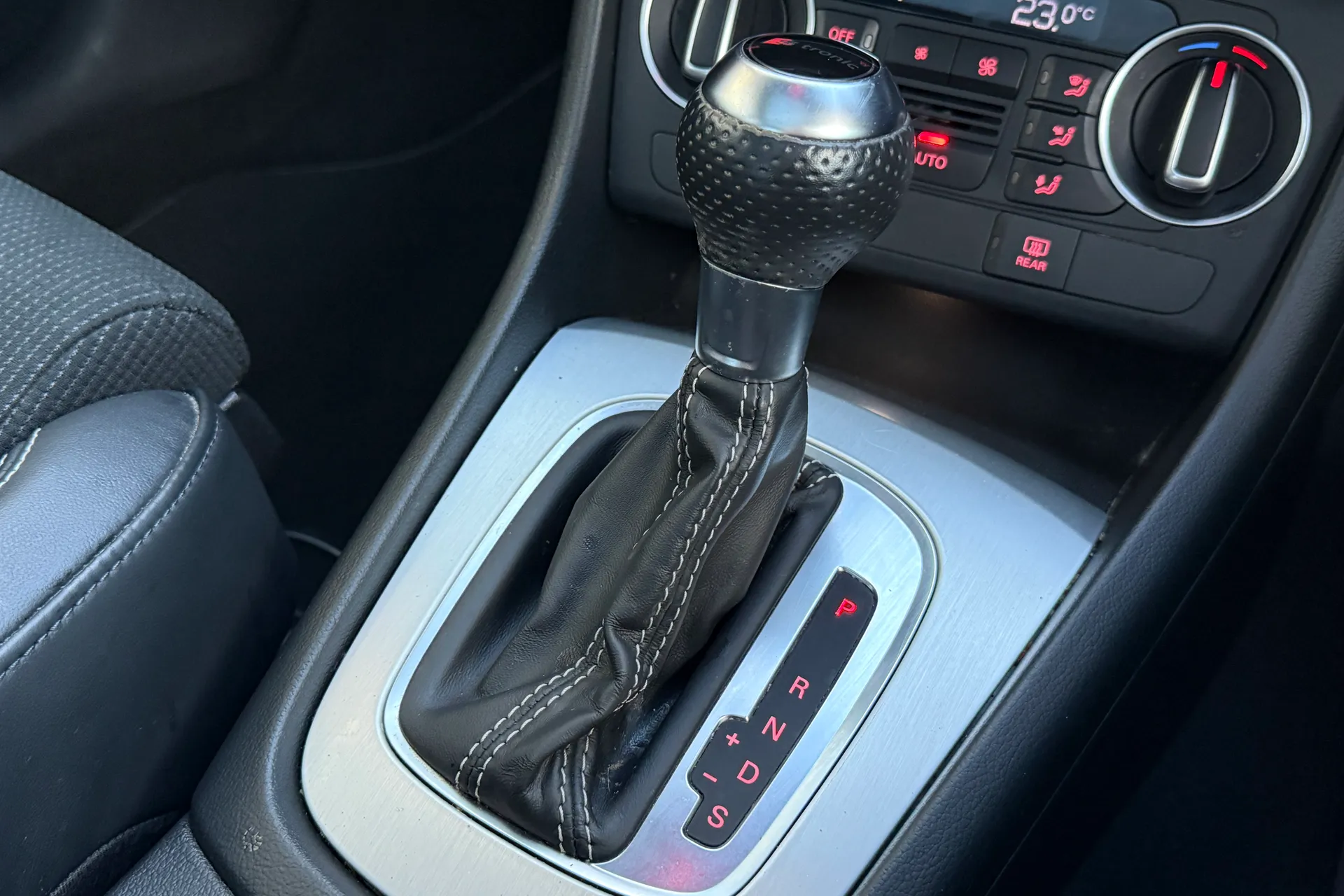 Audi Q3 thumbnail image number 10