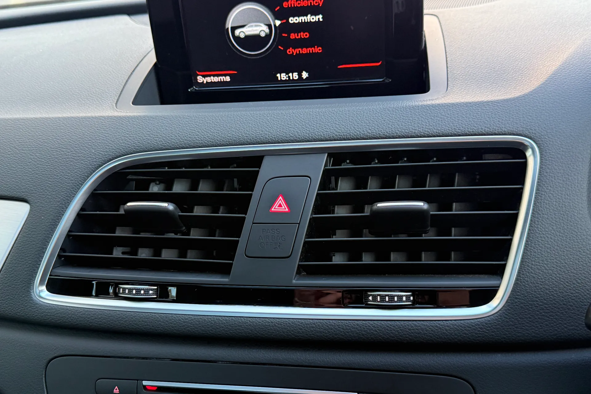 Audi Q3 thumbnail image number 13