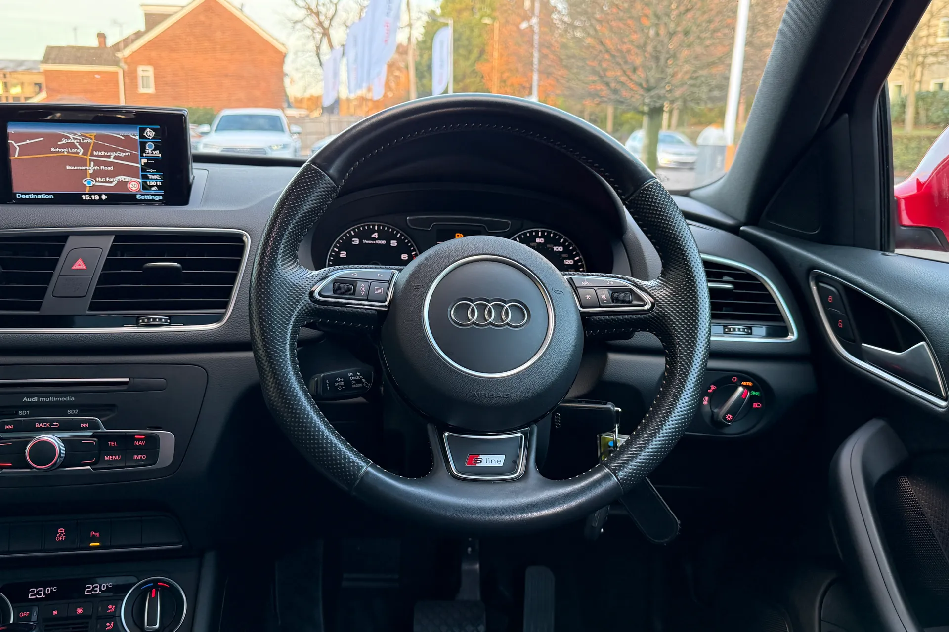 Audi Q3 thumbnail image number 38