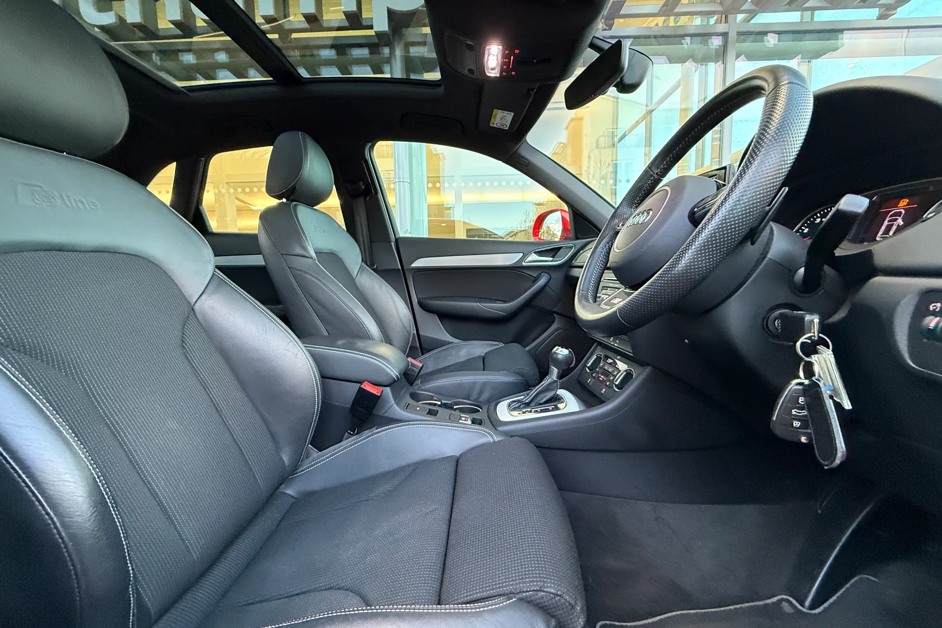 Audi Q3 thumbnail image number 32