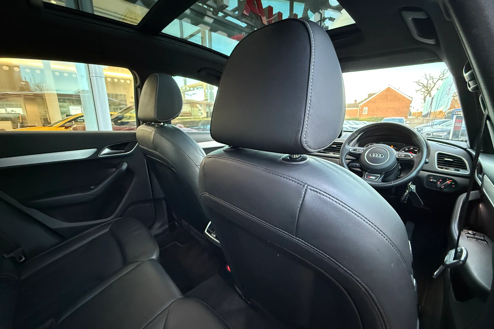 Audi Q3 thumbnail image number 36