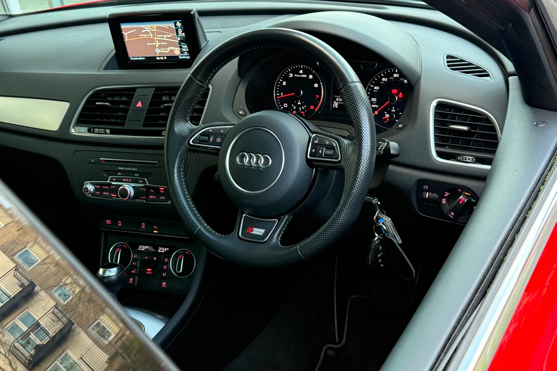 Audi Q3 thumbnail image number 30