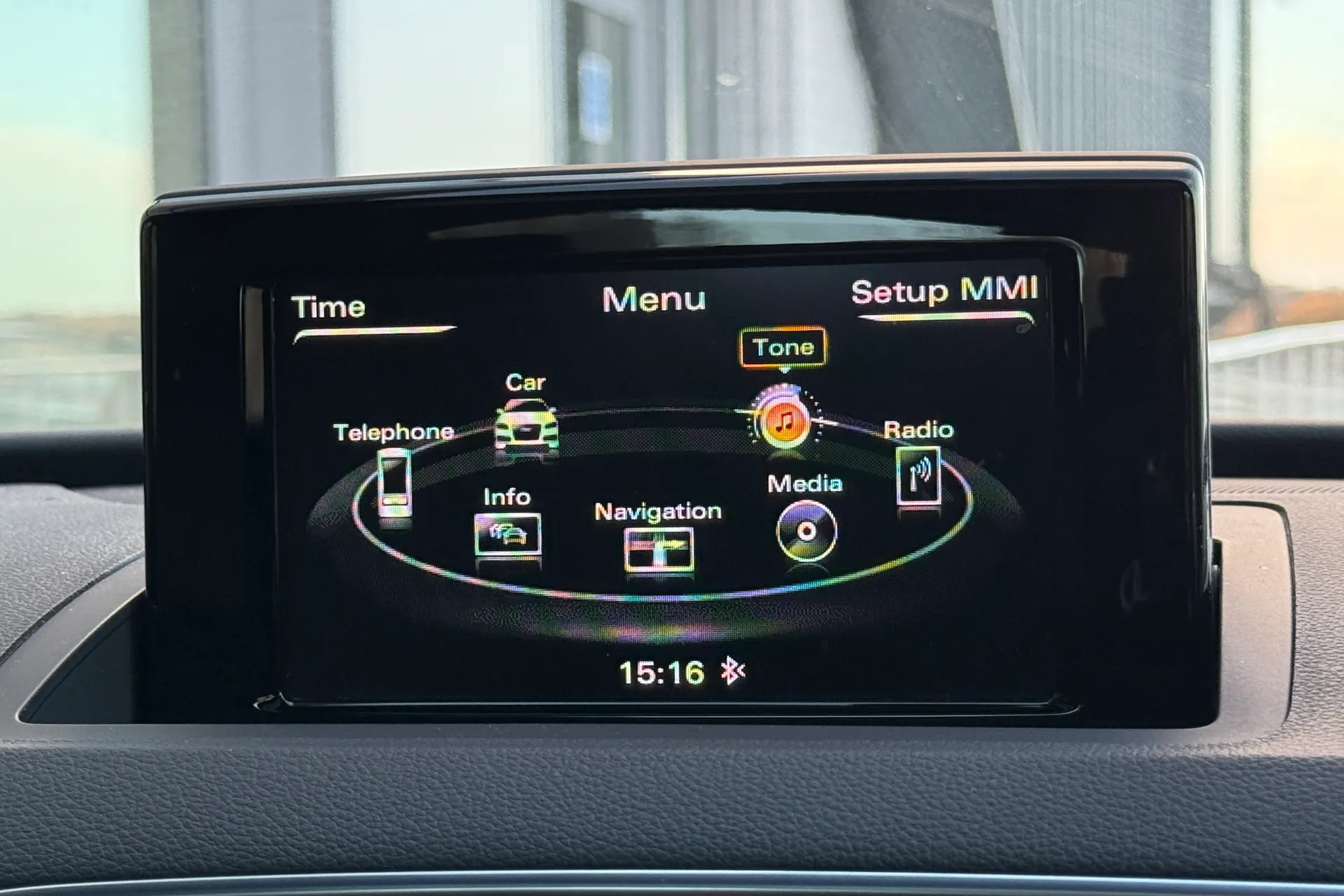 Audi Q3 thumbnail image number 16