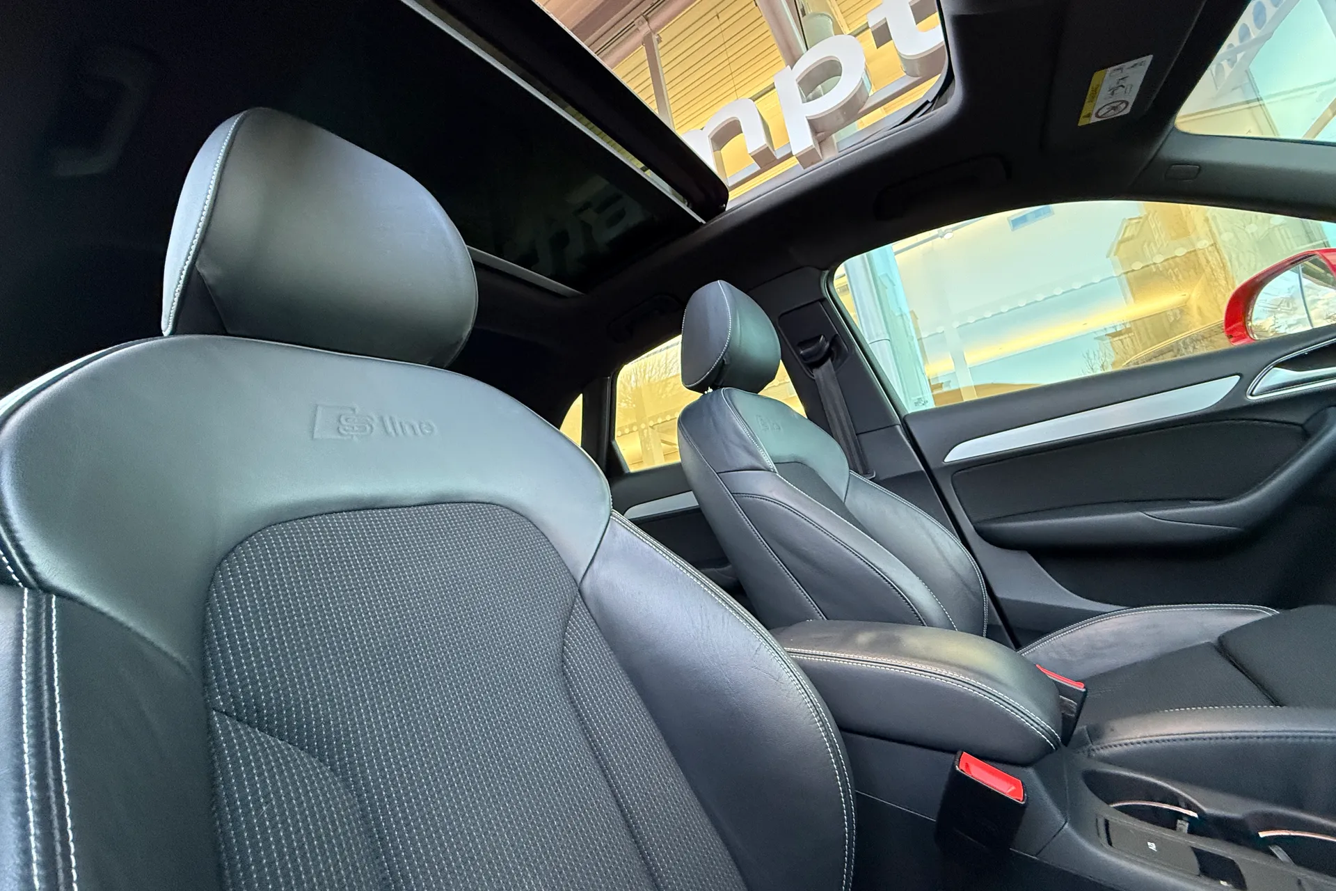 Audi Q3 thumbnail image number 35