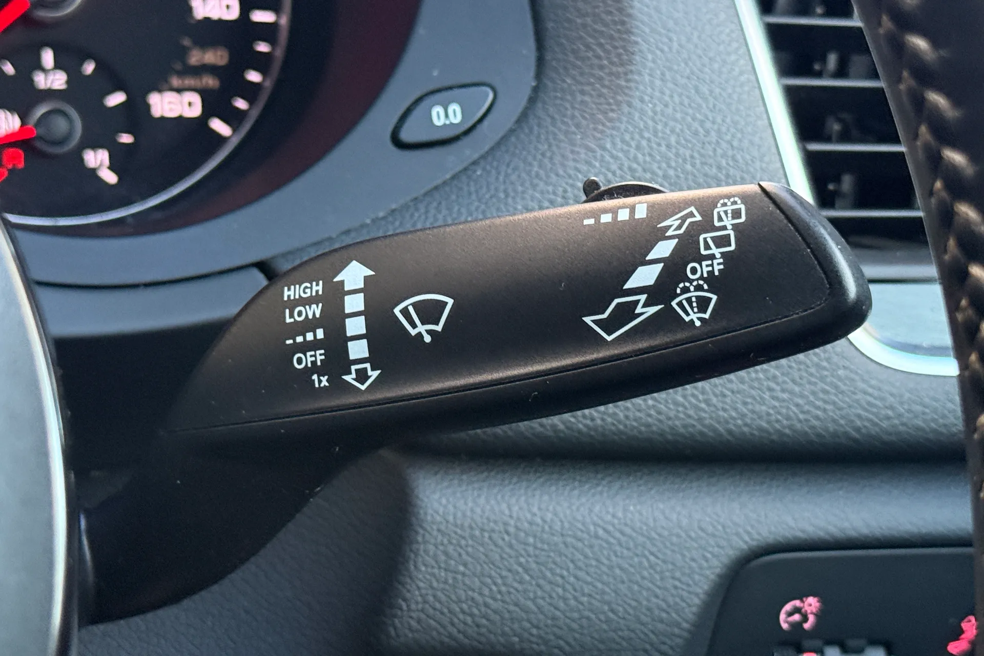 Audi Q3 thumbnail image number 21