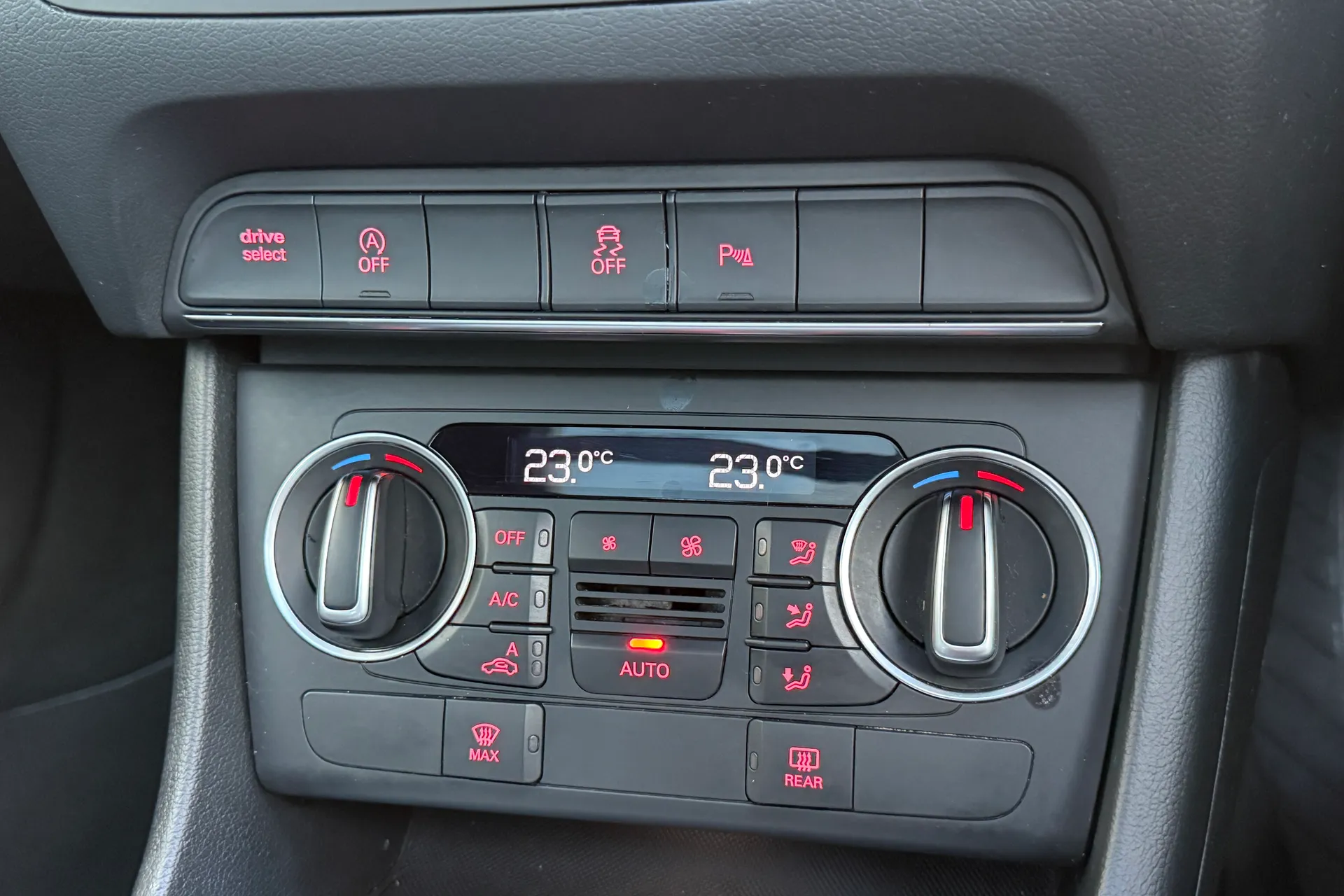 Audi Q3 thumbnail image number 11