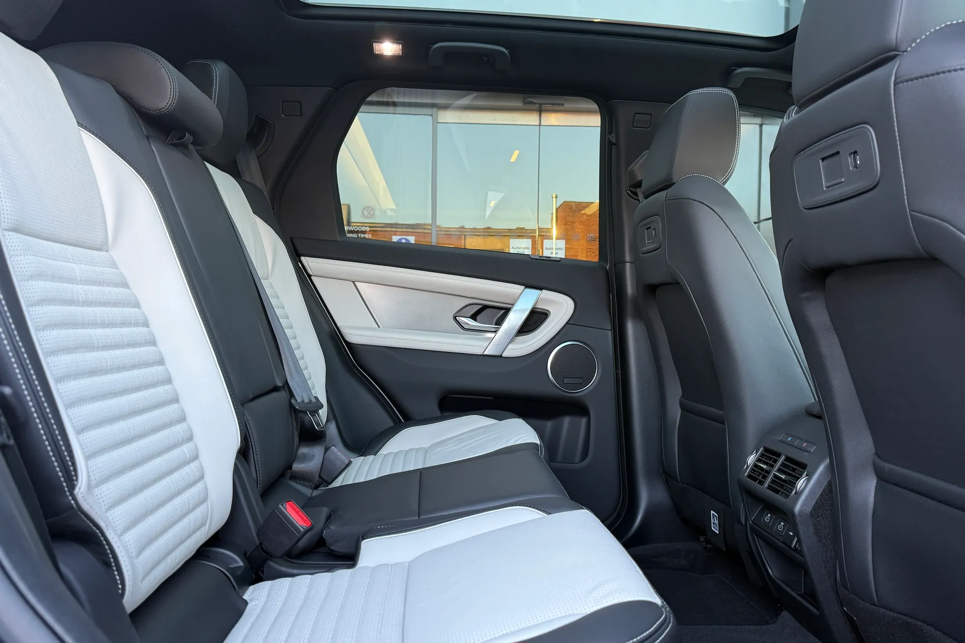 LAND ROVER DISCOVERY SPORT thumbnail image number 32