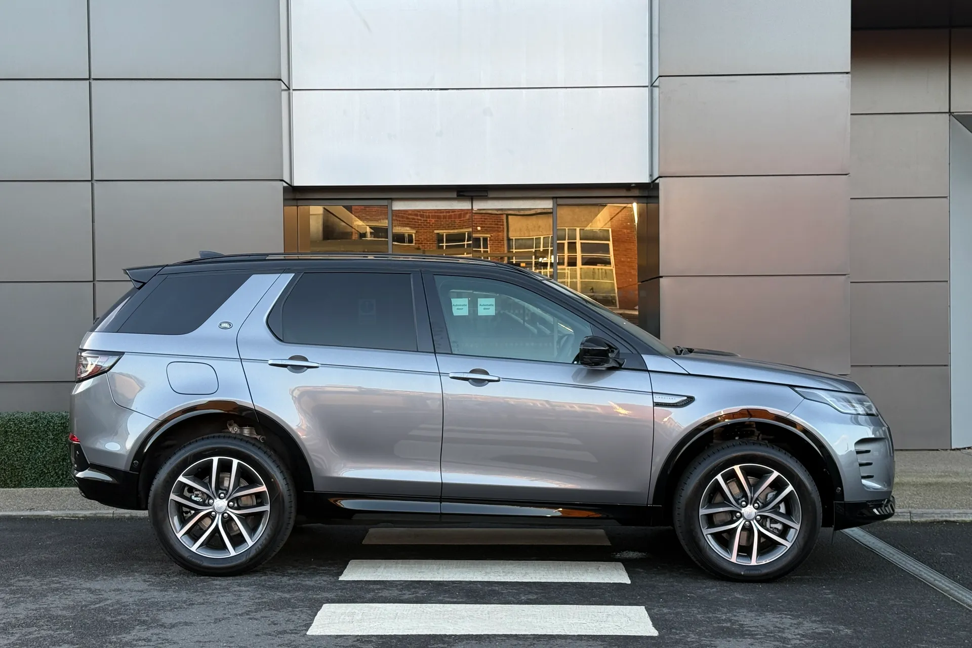 LAND ROVER DISCOVERY SPORT thumbnail image number 2