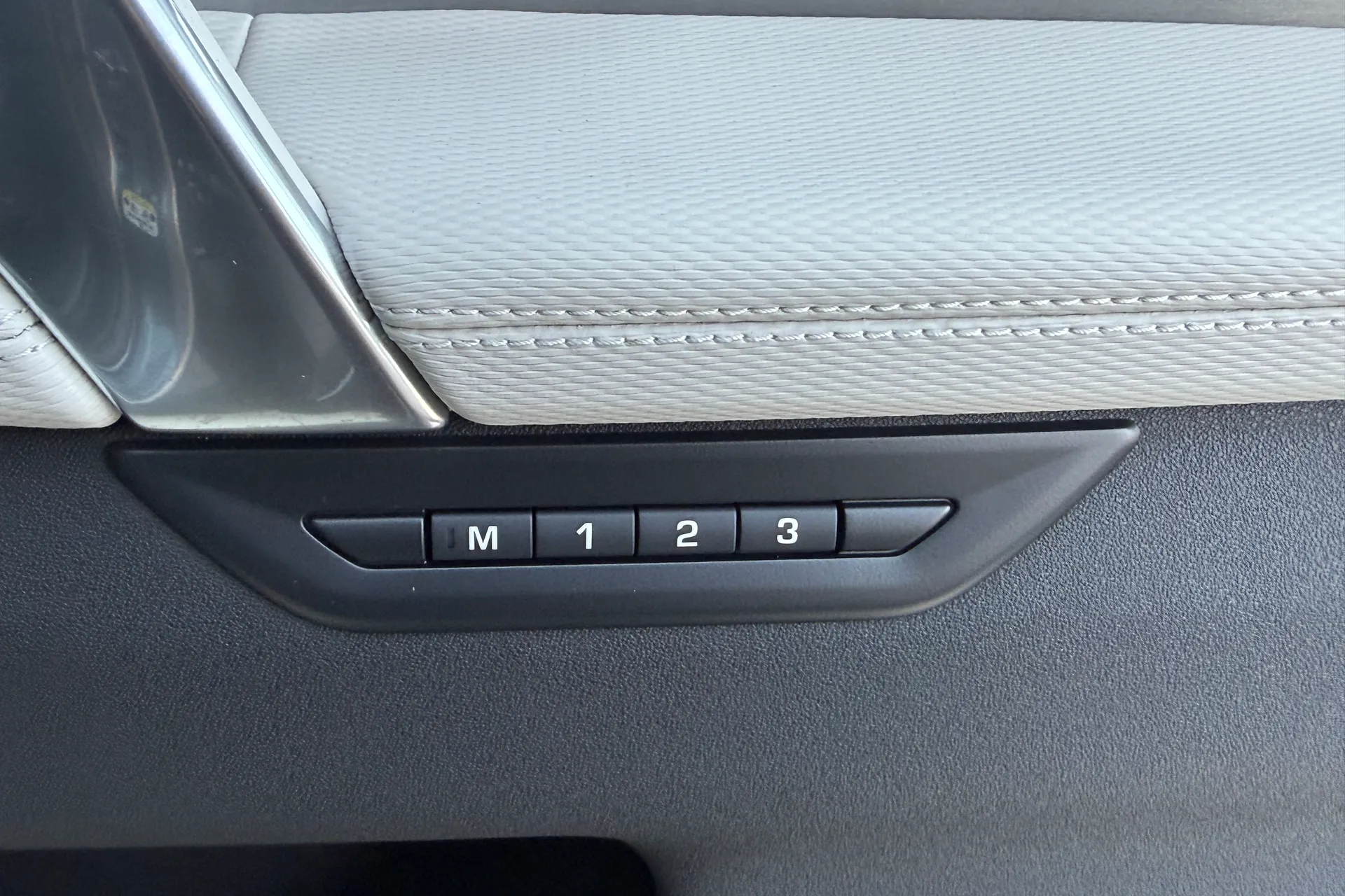 LAND ROVER DISCOVERY SPORT thumbnail image number 60