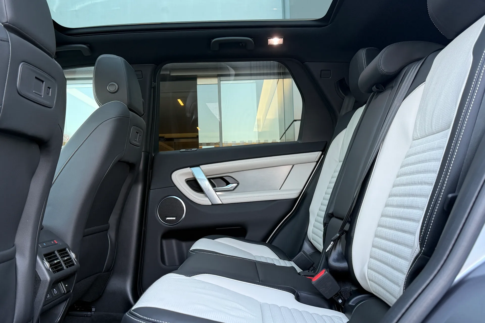 LAND ROVER DISCOVERY SPORT thumbnail image number 47