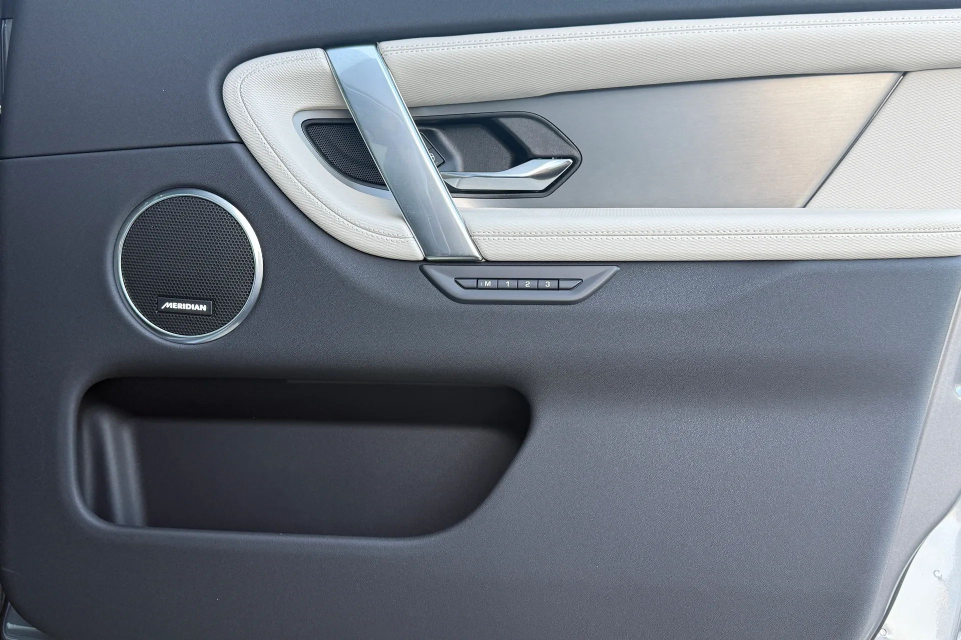 LAND ROVER DISCOVERY SPORT thumbnail image number 15