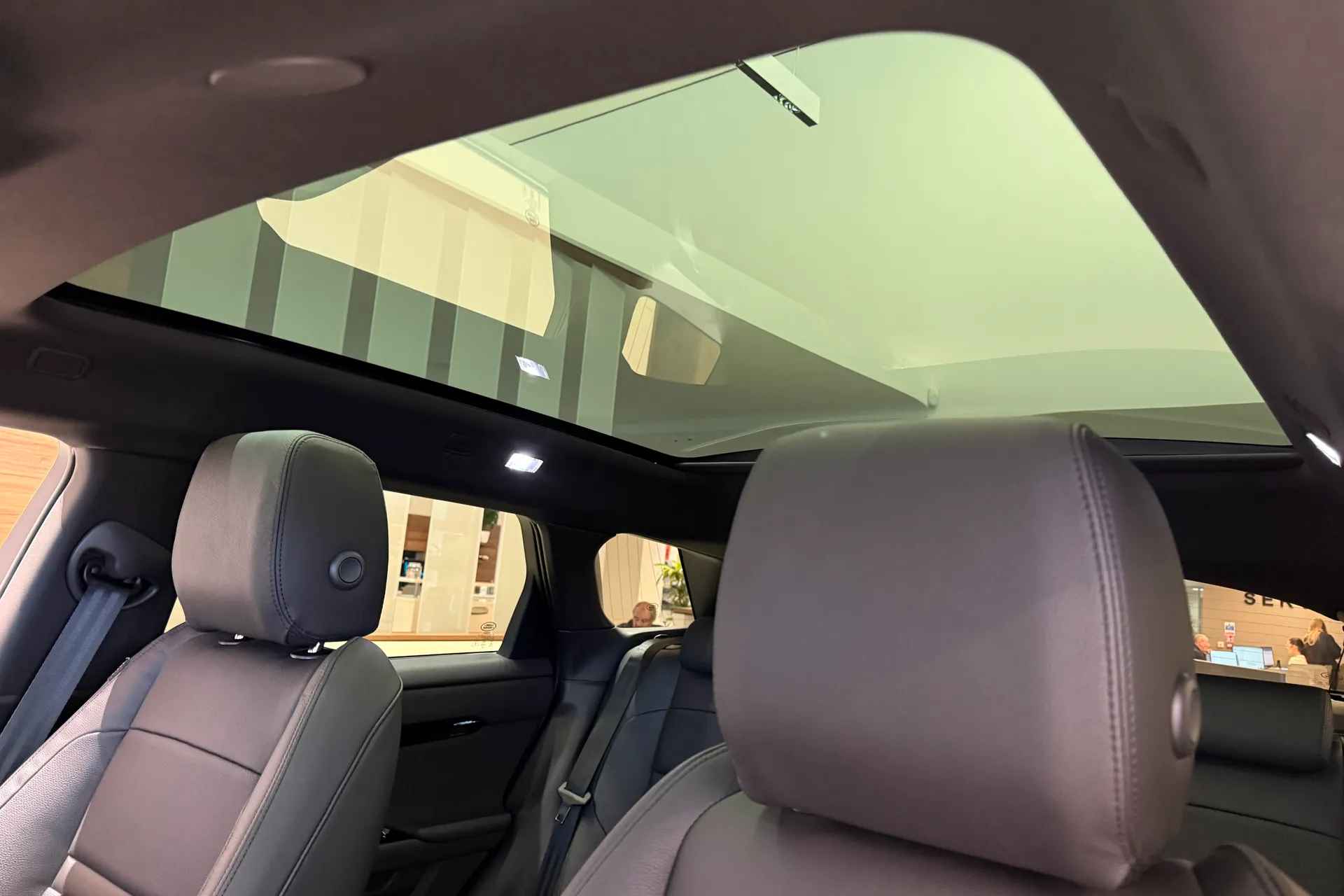 LAND ROVER RANGE ROVER EVOQUE thumbnail image number 4