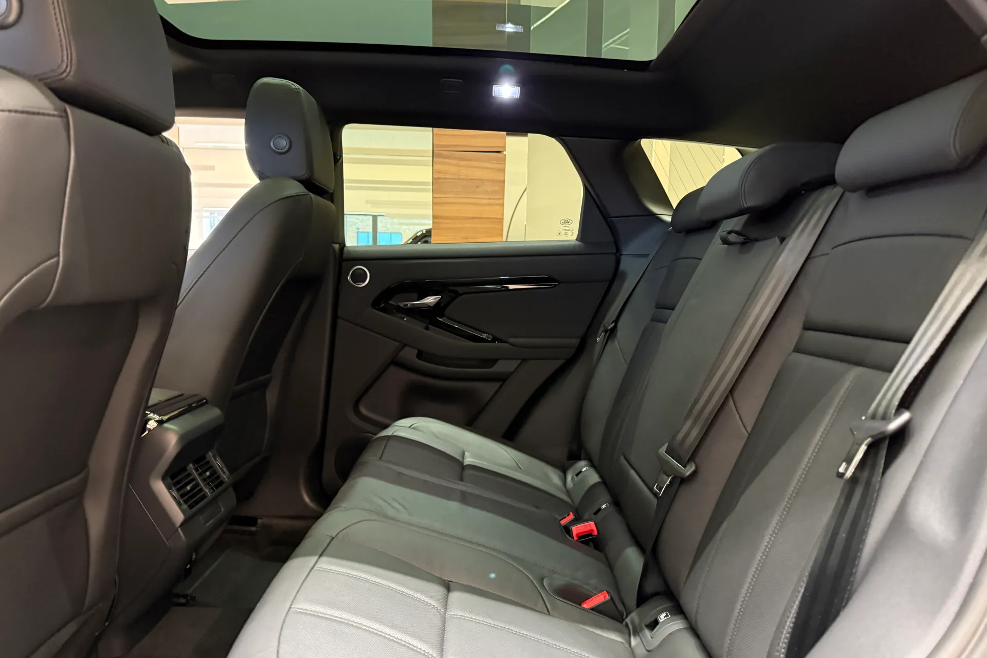 LAND ROVER RANGE ROVER EVOQUE thumbnail image number 24