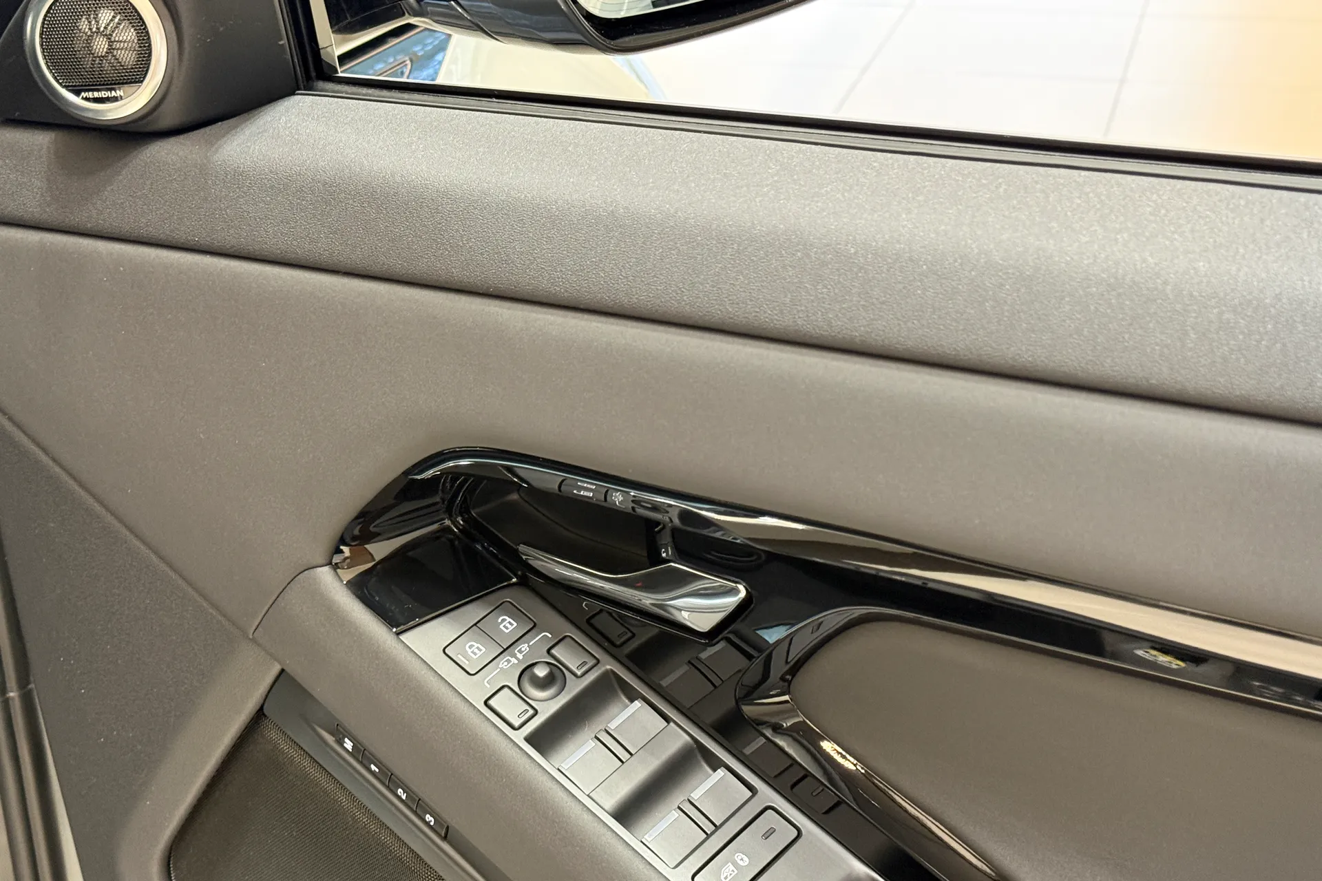 LAND ROVER RANGE ROVER EVOQUE thumbnail image number 14