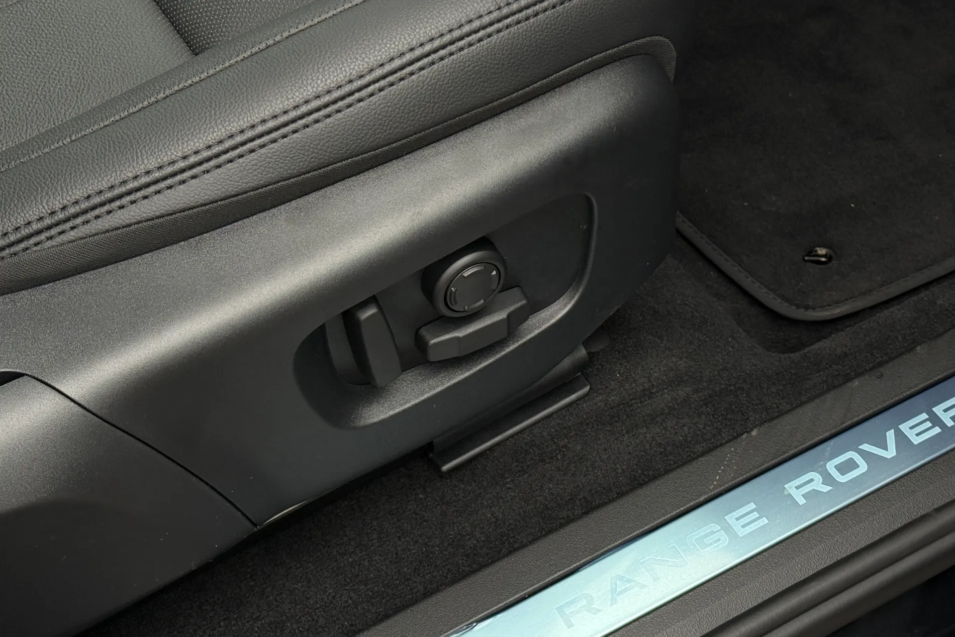 LAND ROVER RANGE ROVER EVOQUE thumbnail image number 33