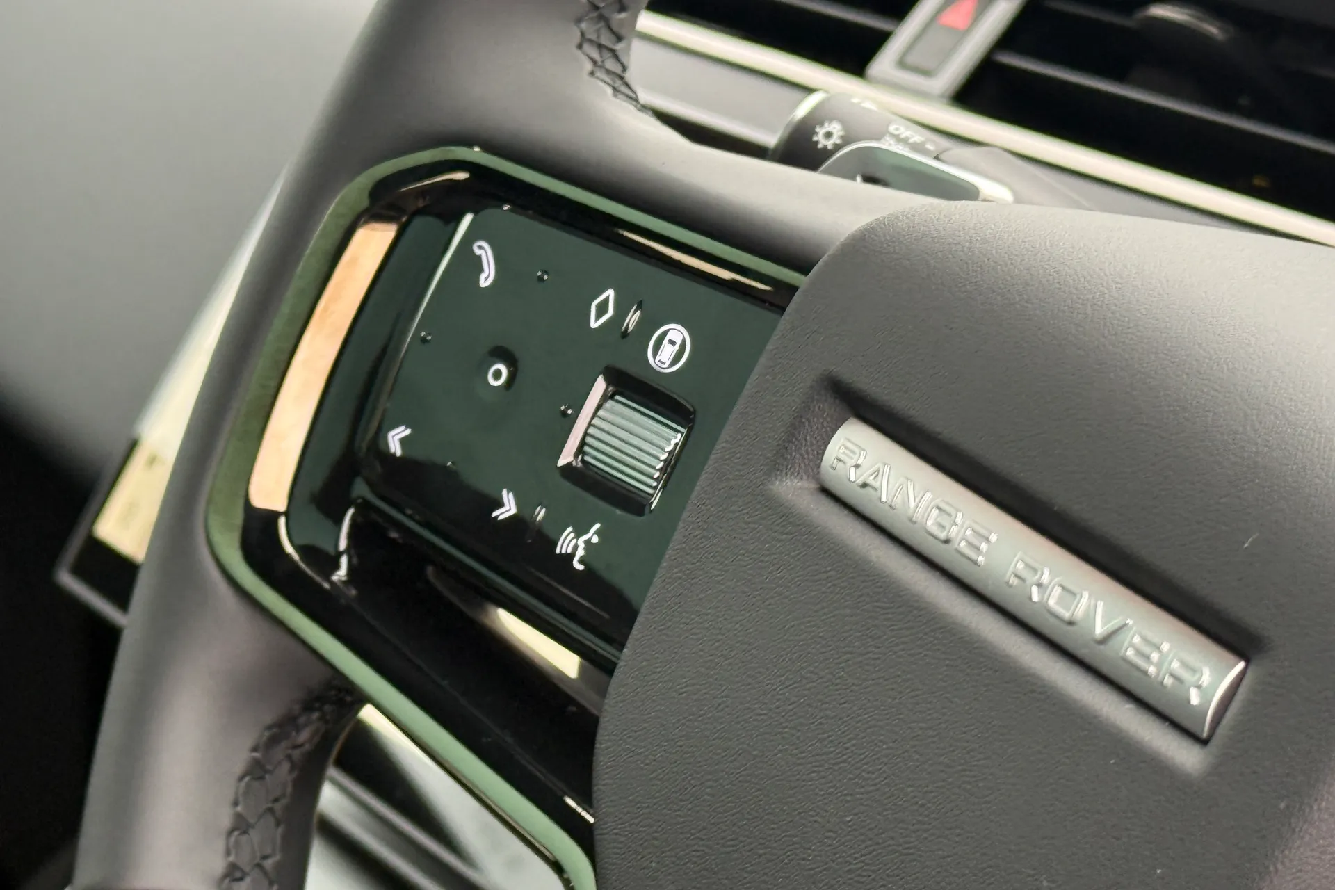 LAND ROVER RANGE ROVER EVOQUE thumbnail image number 40