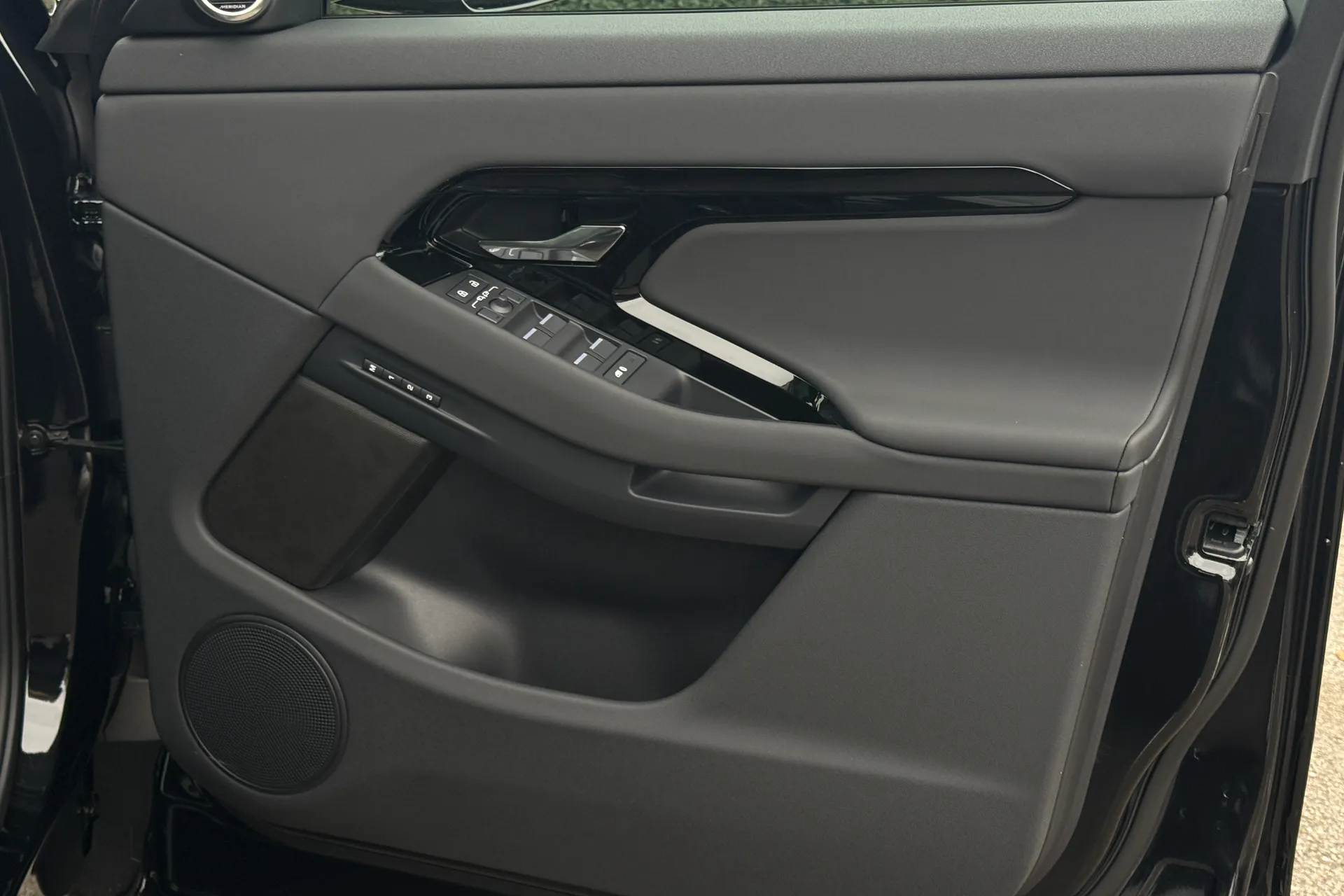 LAND ROVER RANGE ROVER EVOQUE thumbnail image number 43