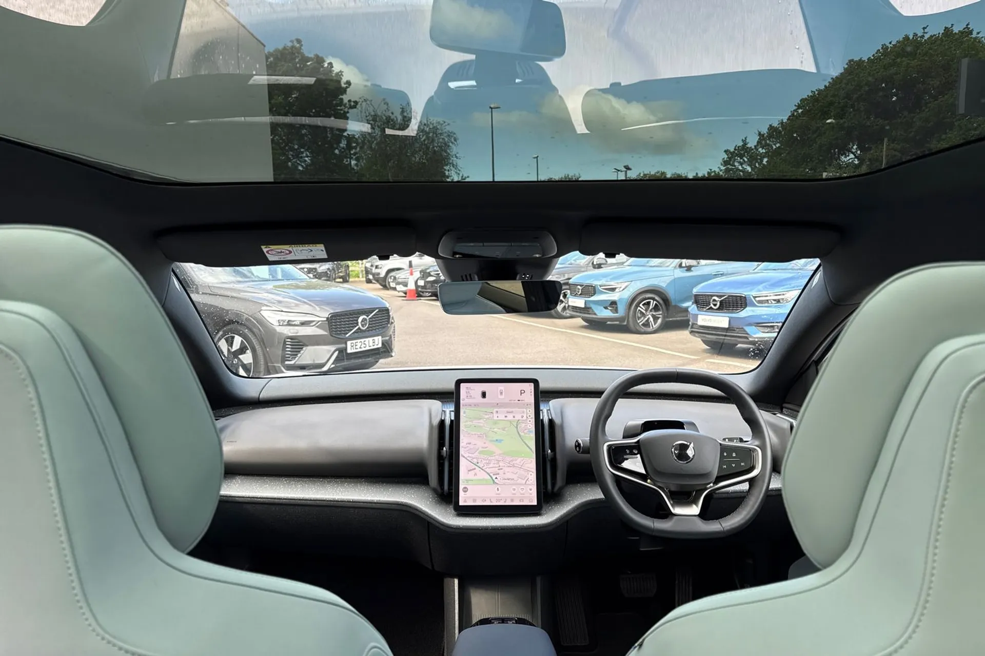 Volvo EX30 thumbnail image number 3