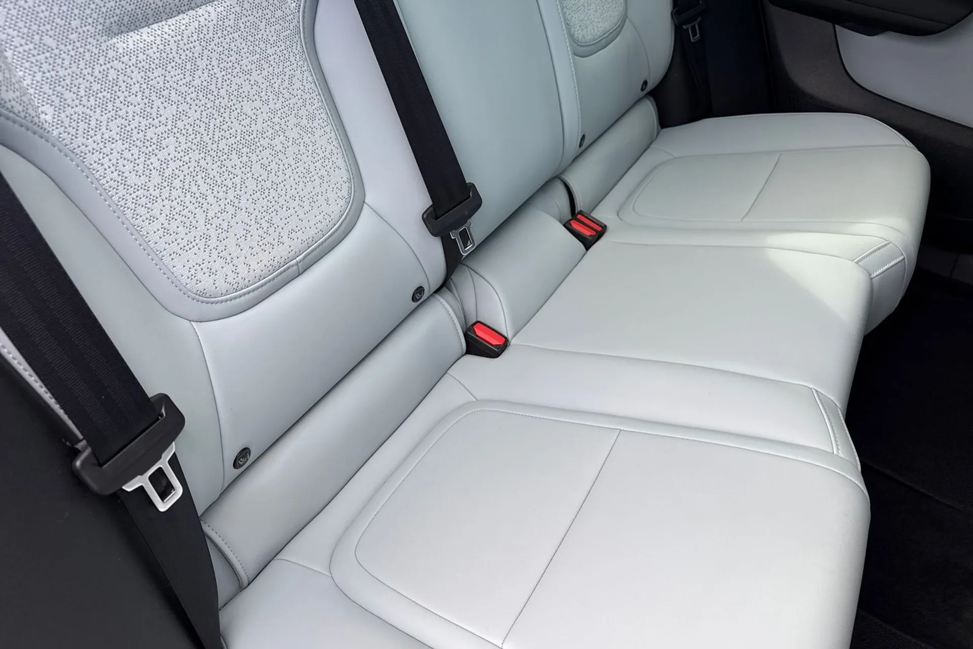 Volvo EX30 thumbnail image number 25