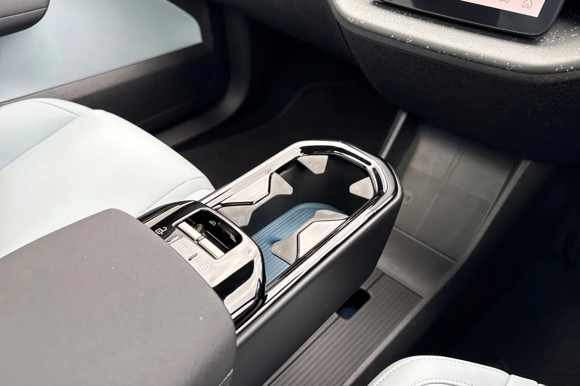 Volvo EX30 thumbnail image number 42