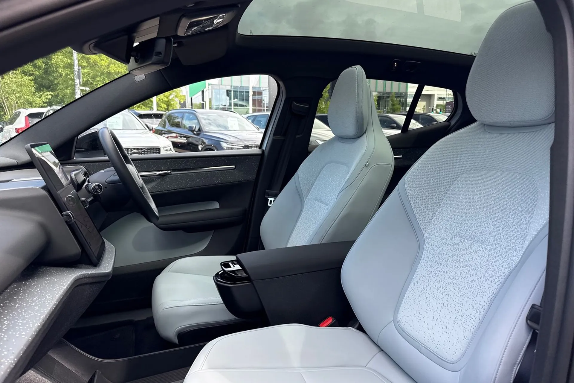 Volvo EX30 thumbnail image number 28