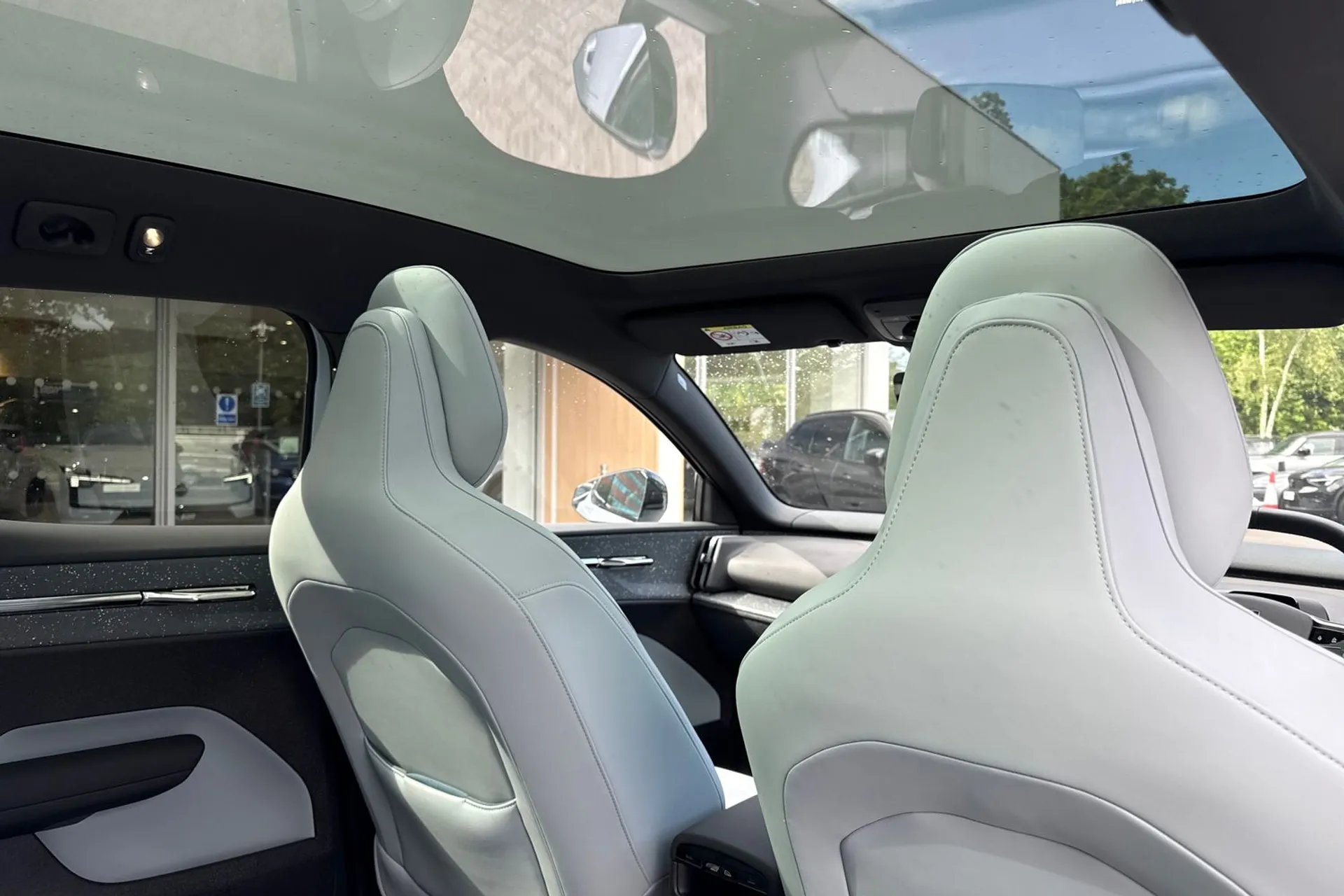 Volvo EX30 thumbnail image number 24