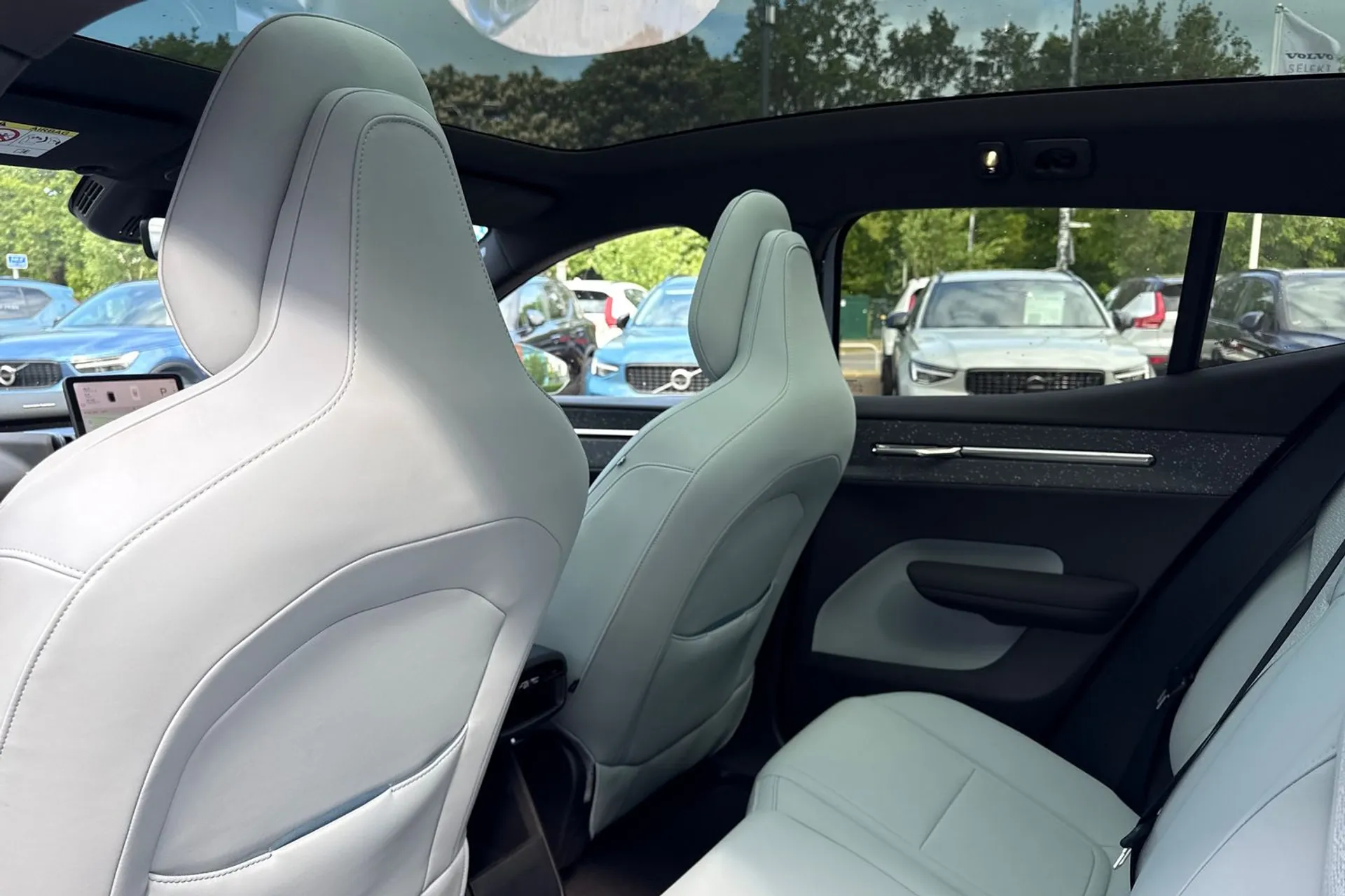 Volvo EX30 thumbnail image number 31