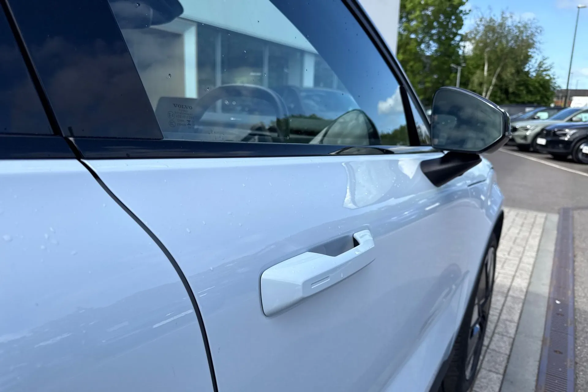 Volvo EX30 thumbnail image number 17