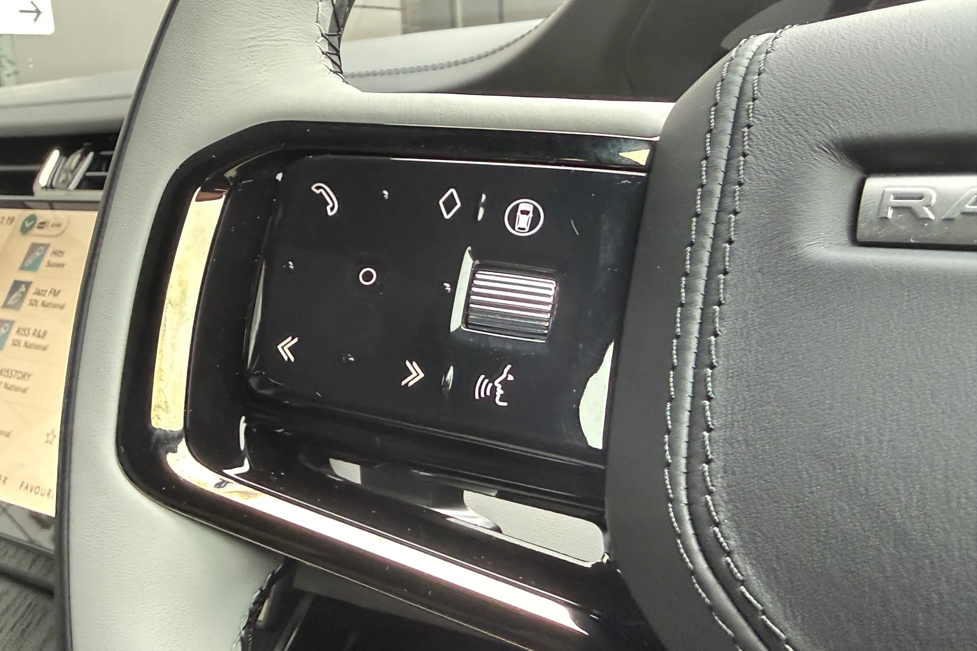 LAND ROVER RANGE ROVER EVOQUE thumbnail image number 32