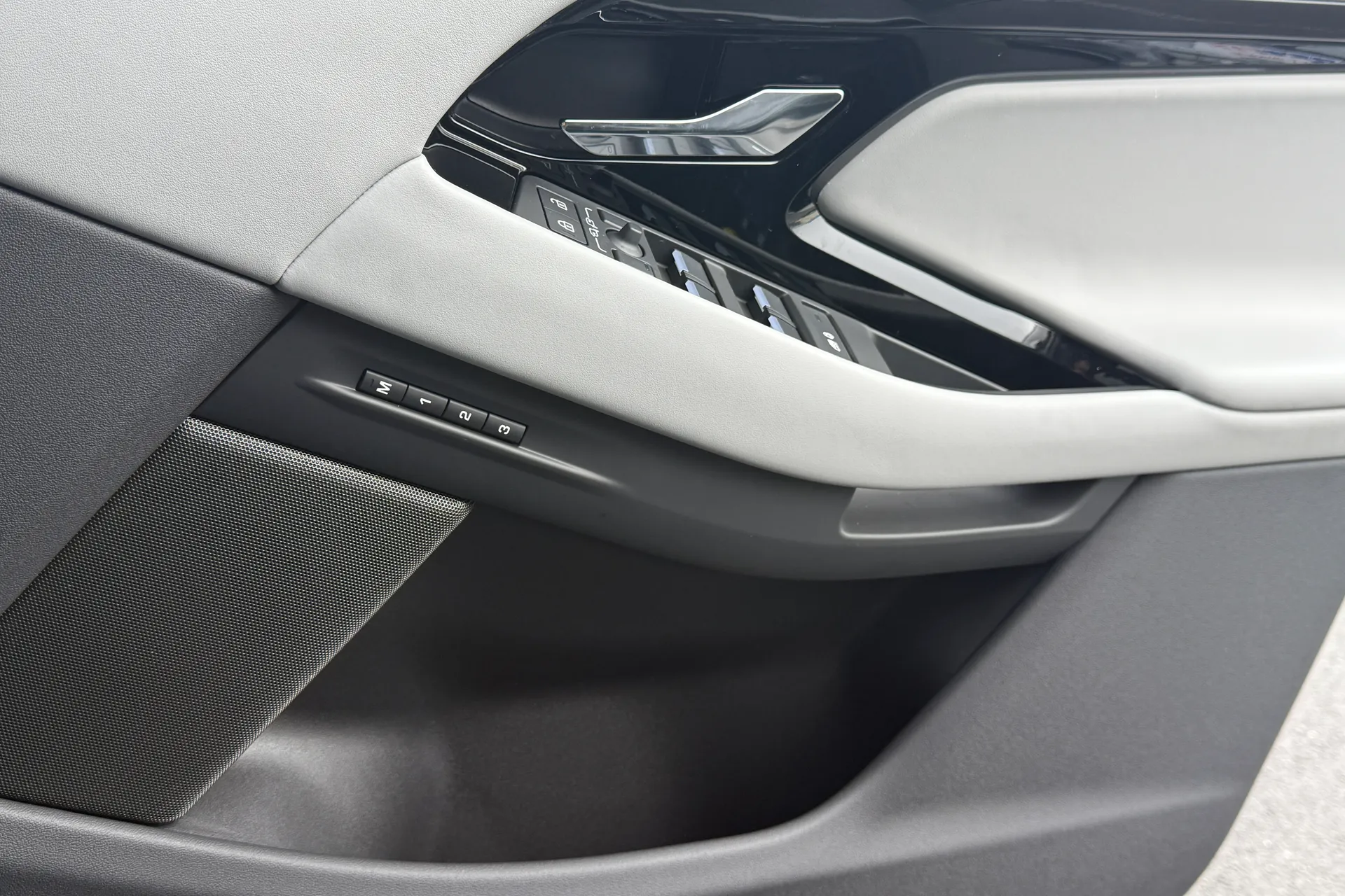 LAND ROVER RANGE ROVER EVOQUE thumbnail image number 39