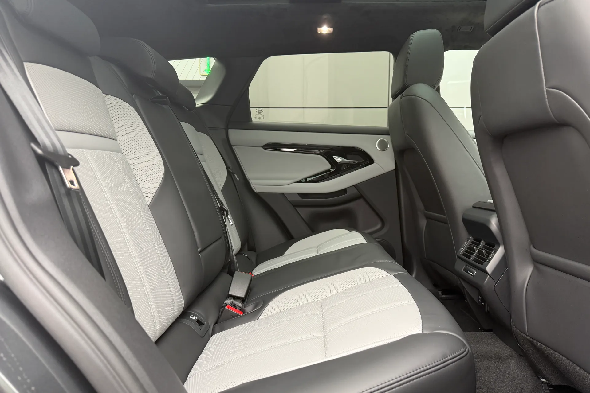 LAND ROVER RANGE ROVER EVOQUE thumbnail image number 22