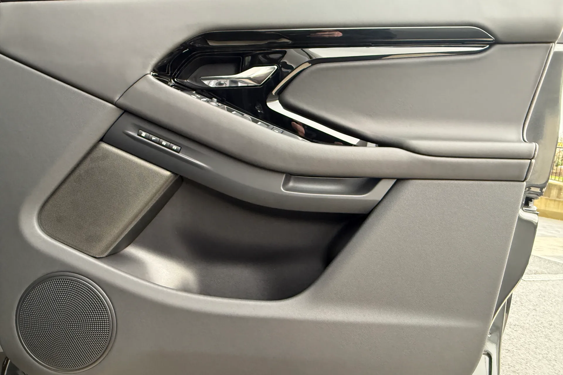 LAND ROVER RANGE ROVER EVOQUE thumbnail image number 21