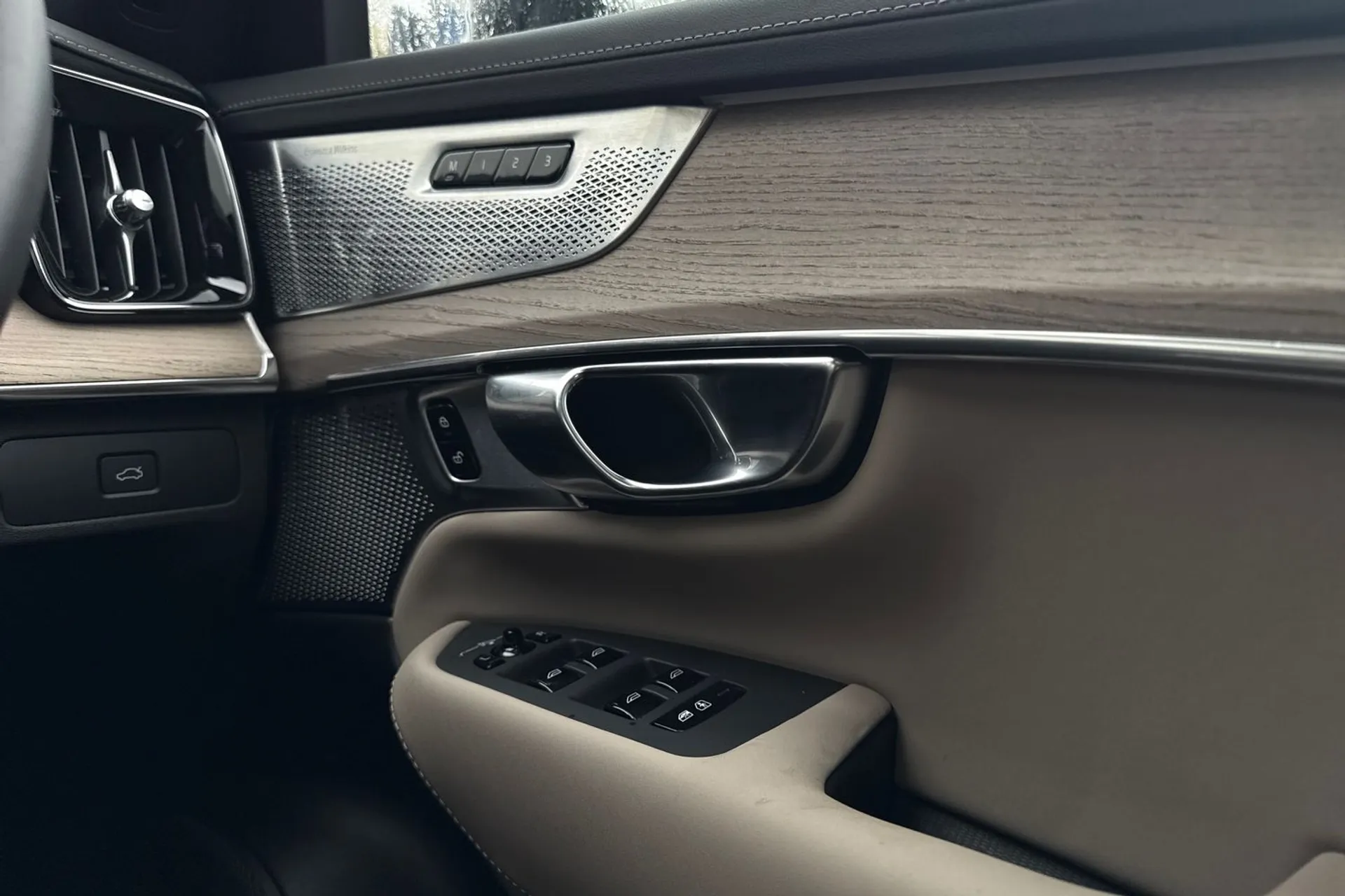 Volvo XC90 thumbnail image number 43