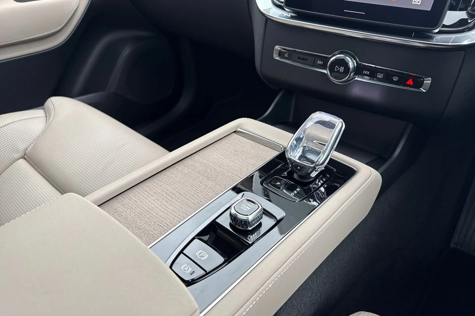 Volvo XC90 thumbnail image number 45