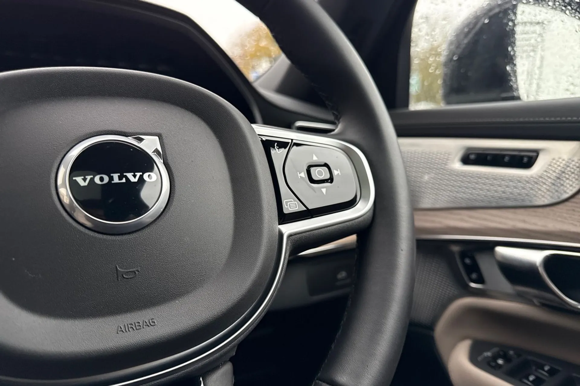 Volvo XC90 thumbnail image number 38