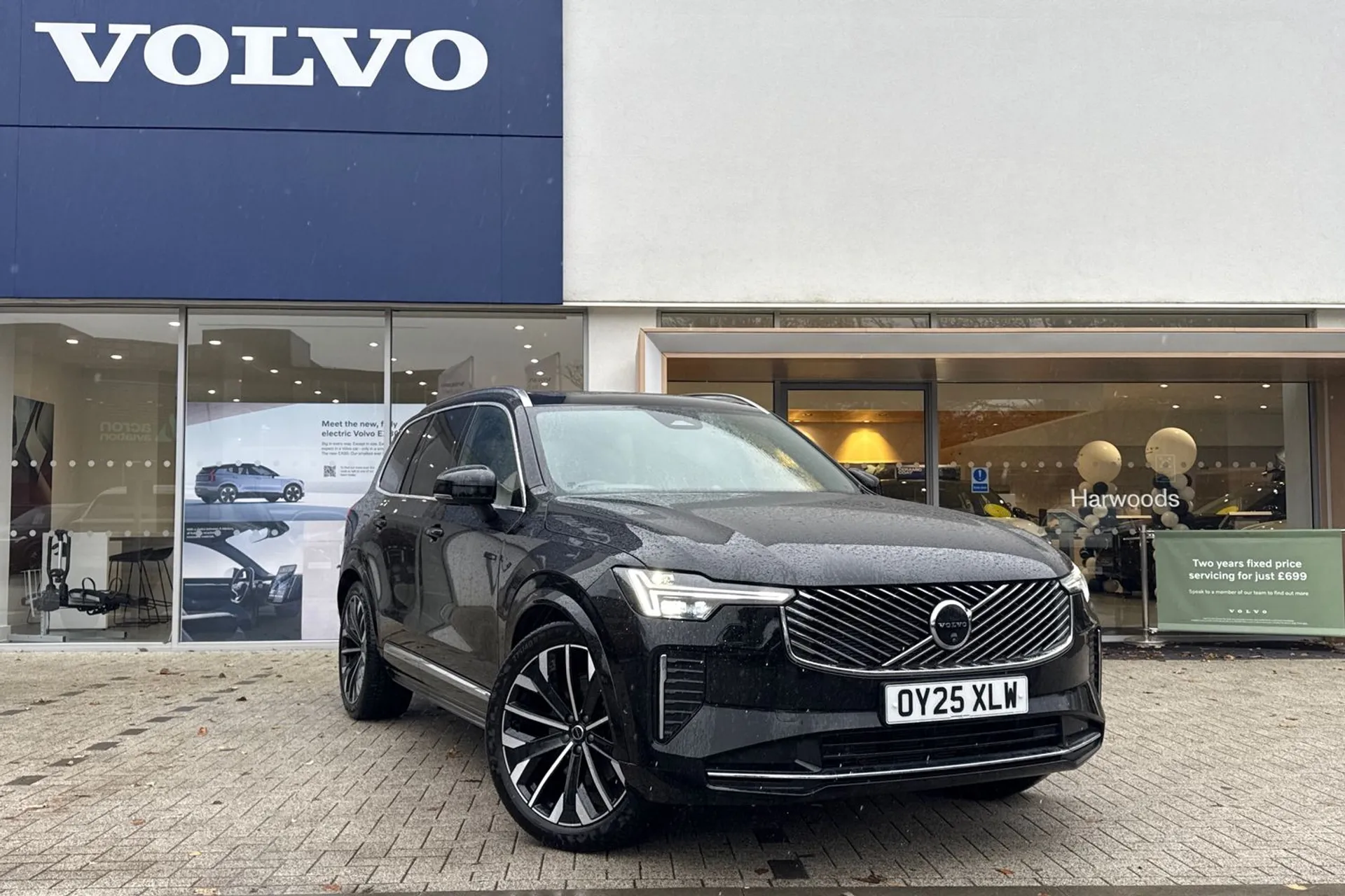 Volvo XC90 focused image