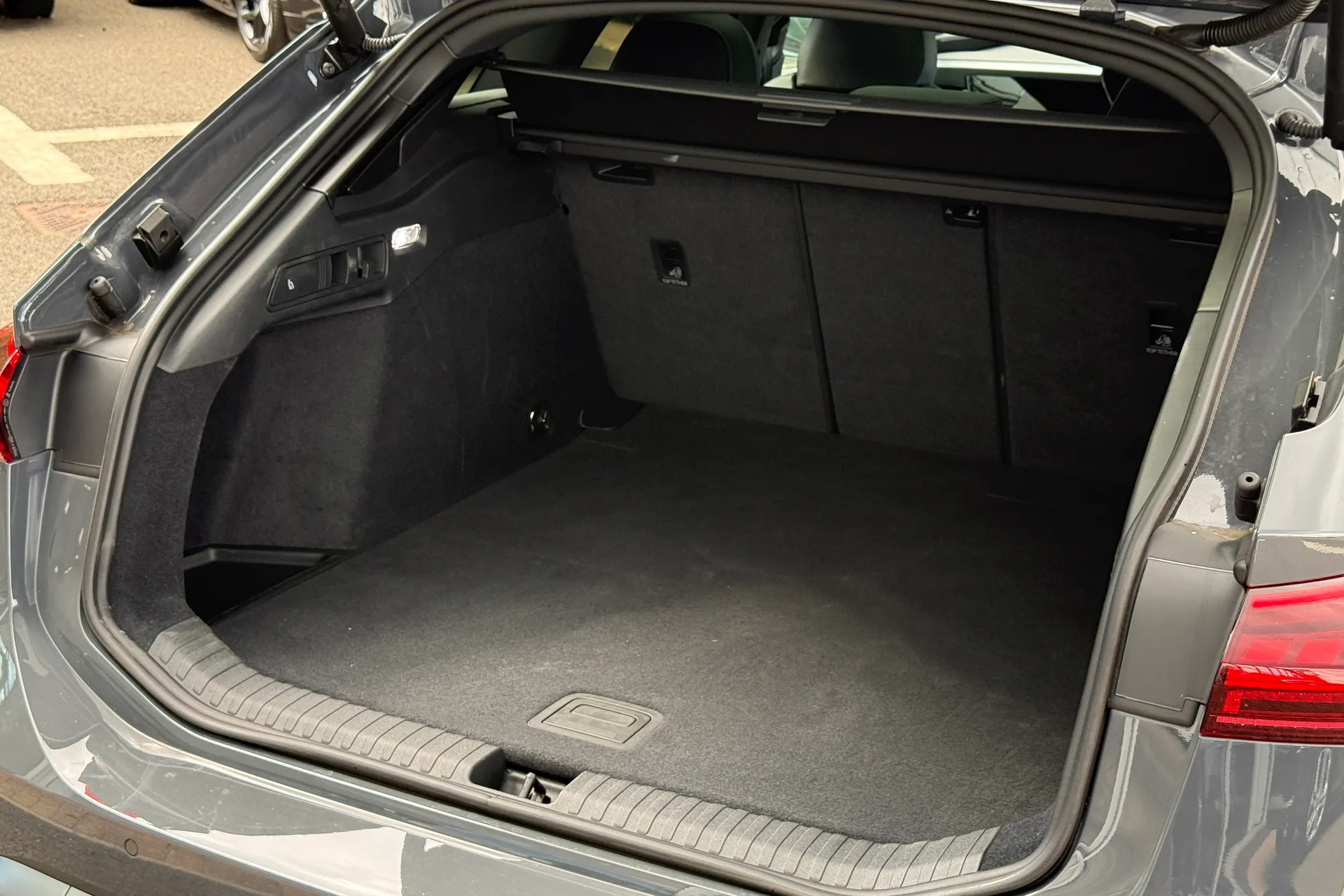 Audi A6 thumbnail image number 40