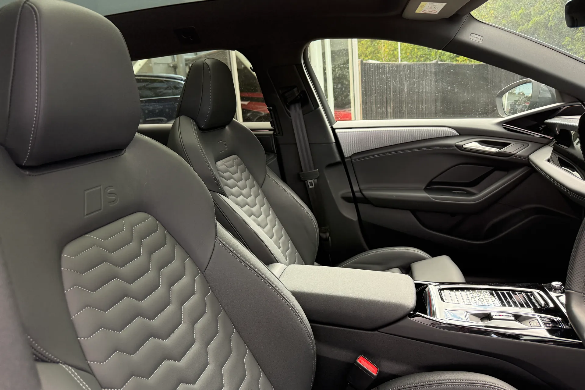 Audi A6 thumbnail image number 27