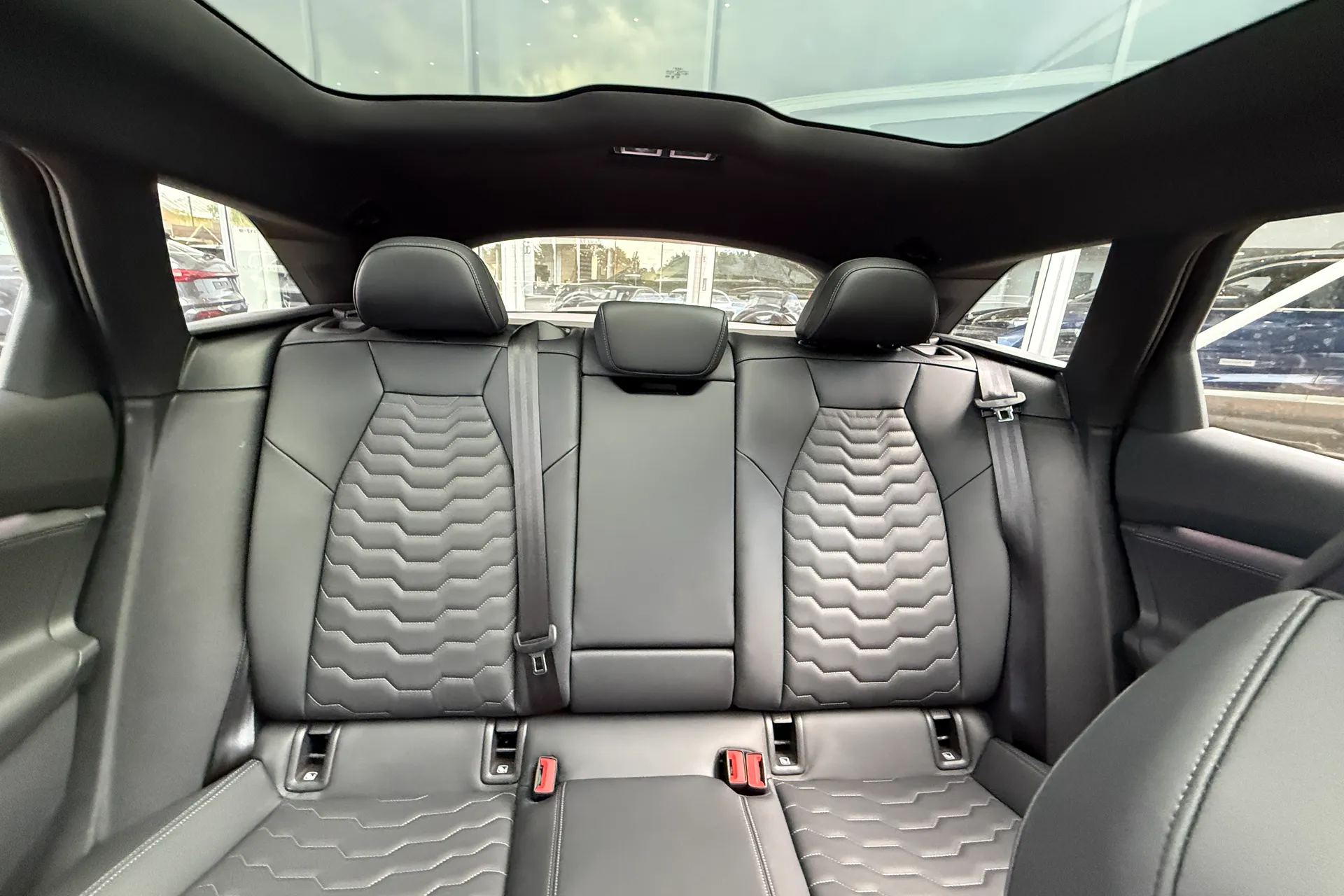 Audi A6 thumbnail image number 37