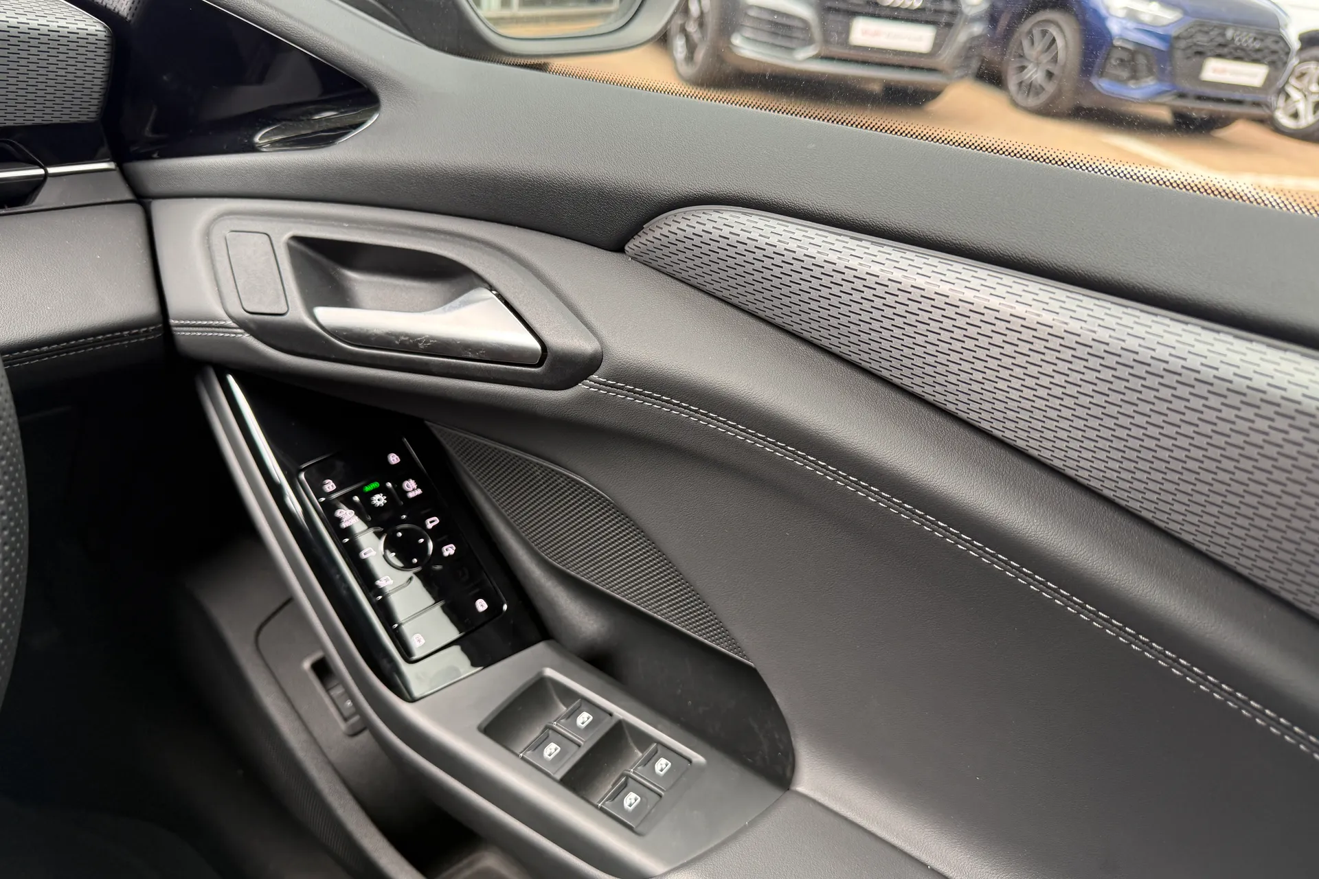 Audi A6 thumbnail image number 25
