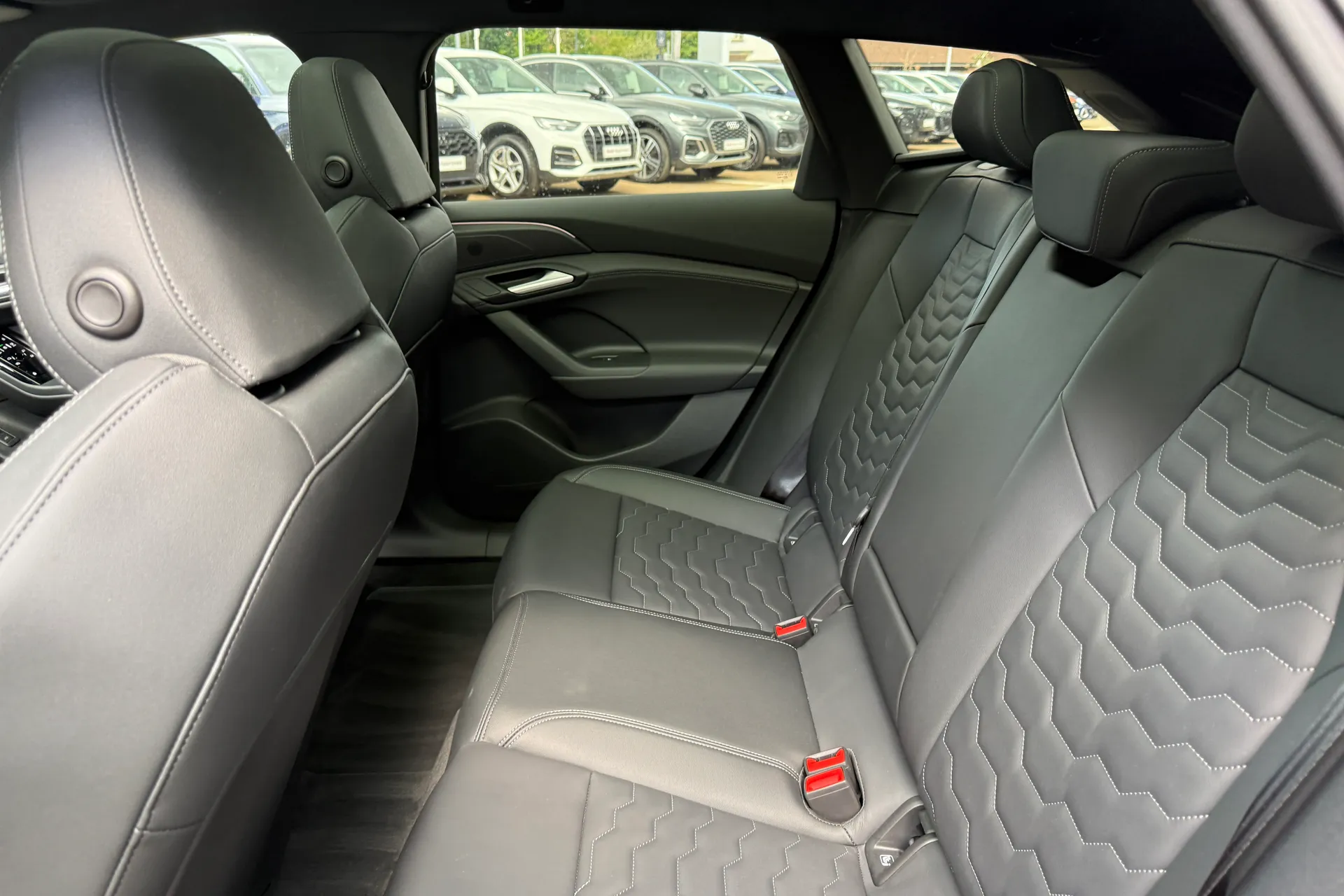 Audi A6 thumbnail image number 47