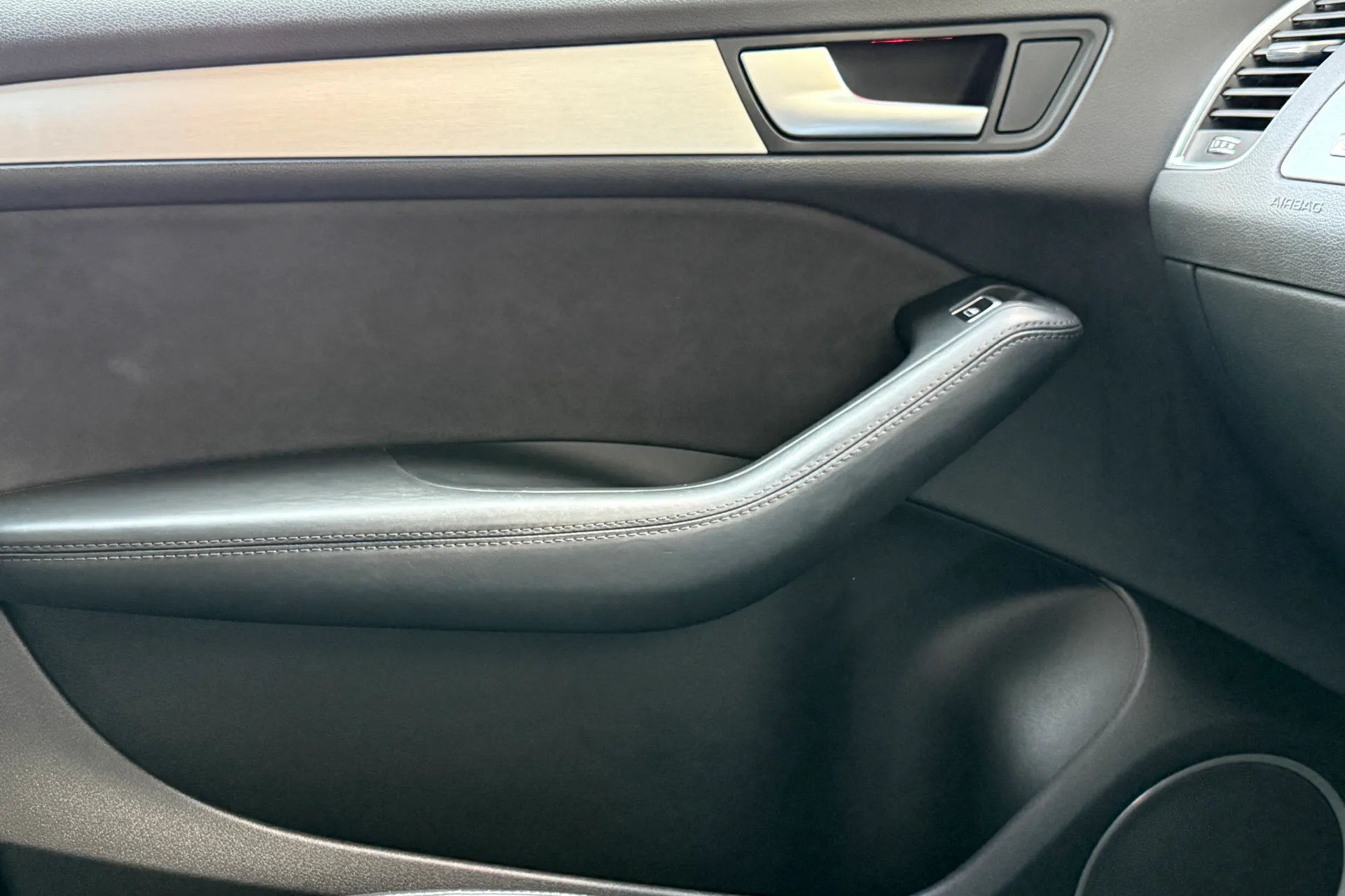 Audi Q5 thumbnail image number 28