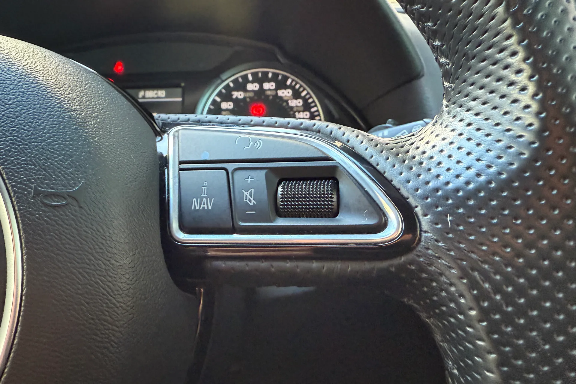 Audi Q5 thumbnail image number 10