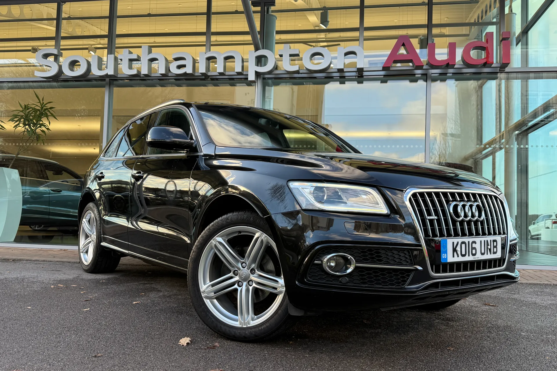 Audi Q5 focused image