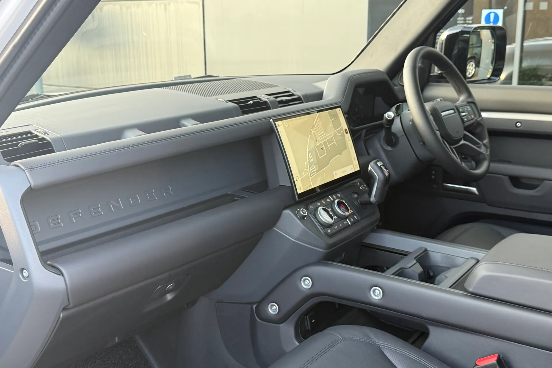 LAND ROVER Defender 90 thumbnail image number 53