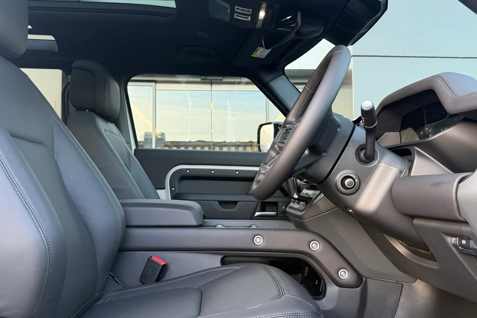 LAND ROVER Defender 90 thumbnail image number 16