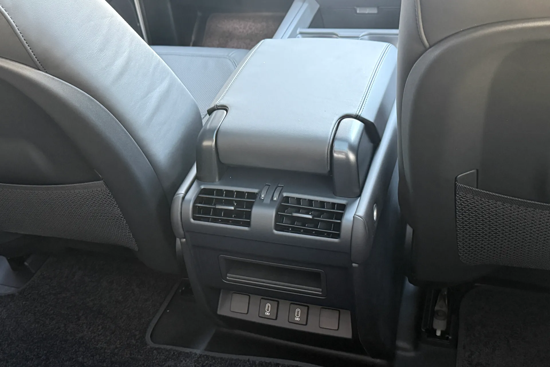 LAND ROVER Defender 90 thumbnail image number 51