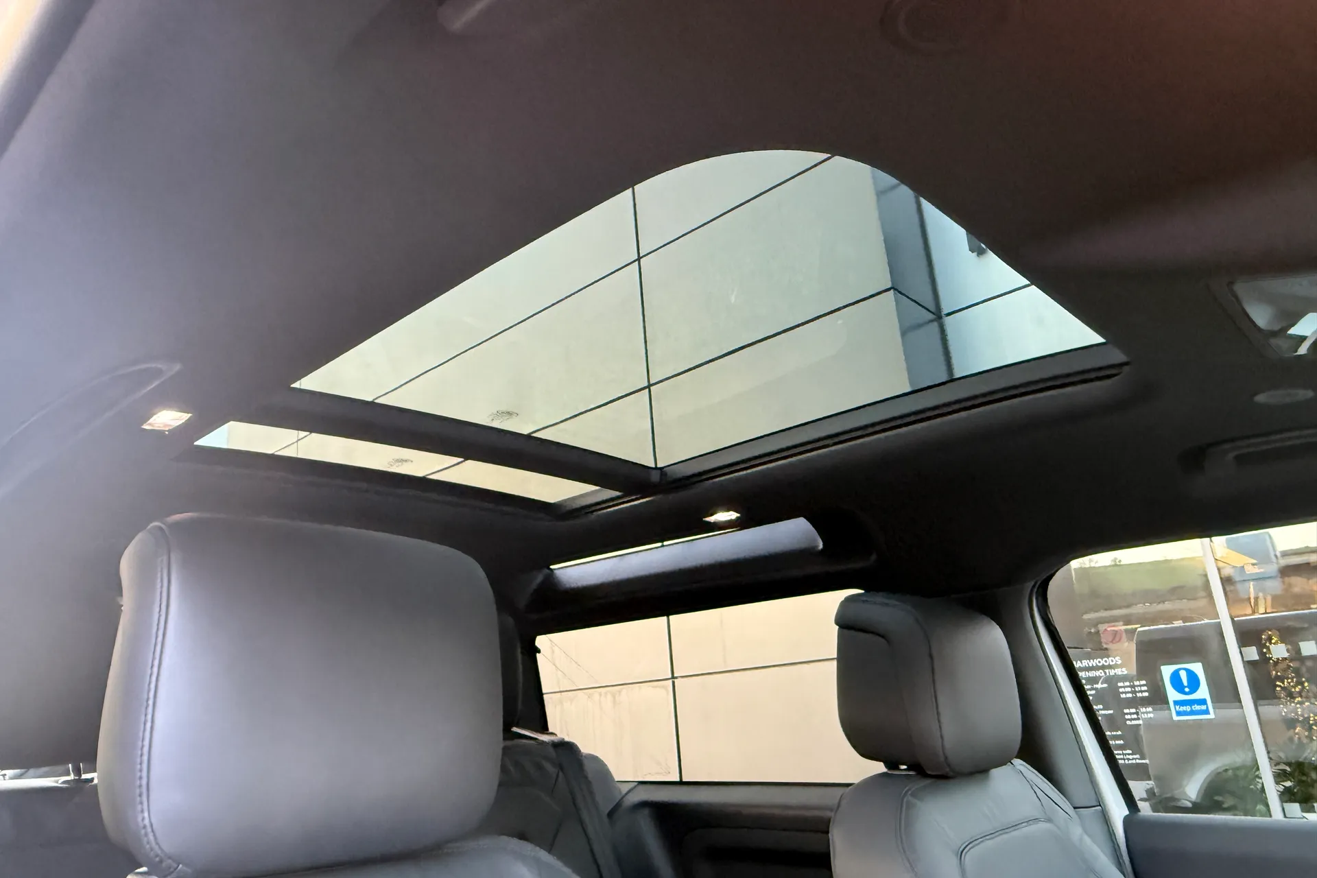 LAND ROVER Defender 90 thumbnail image number 9