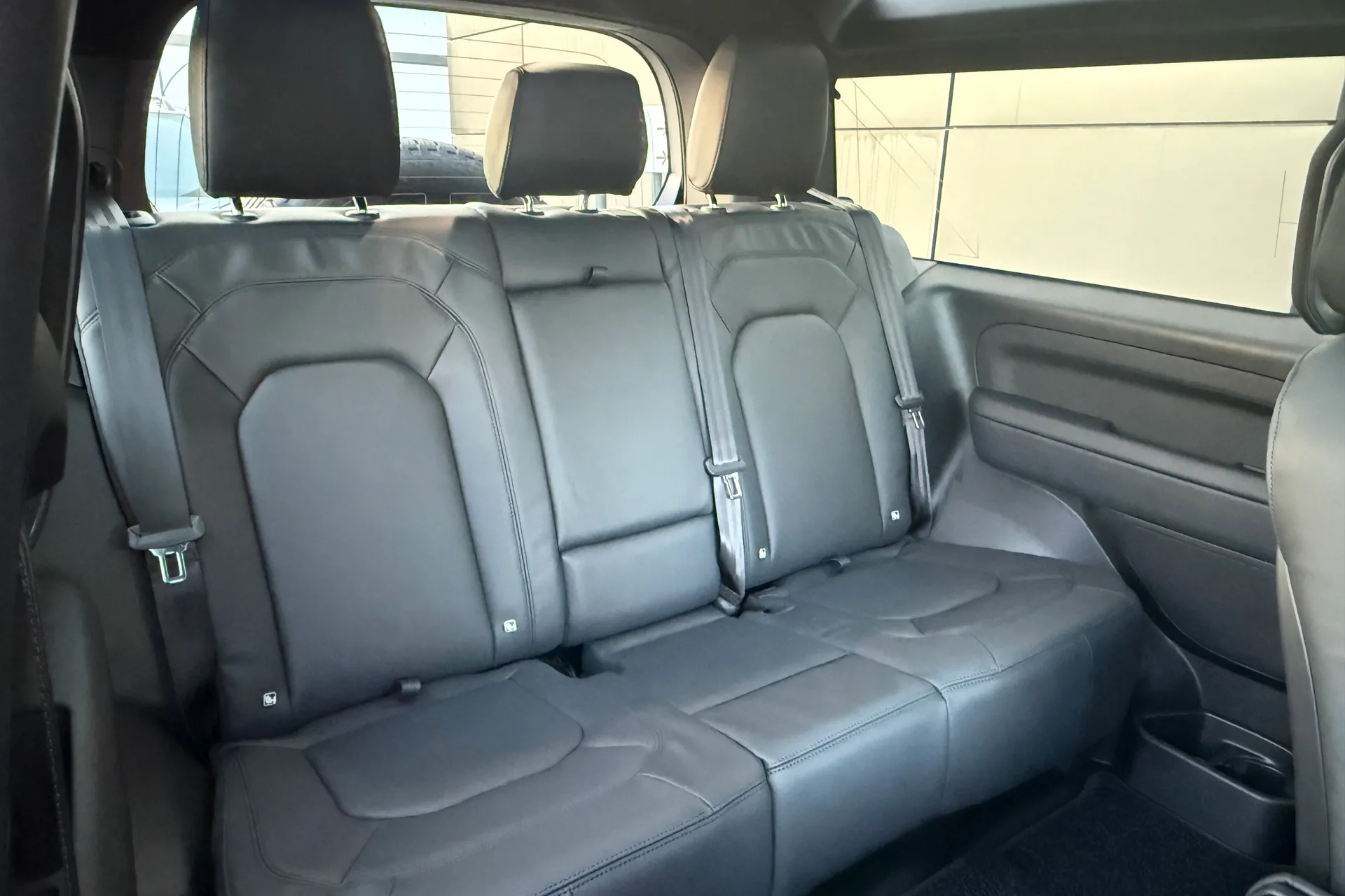 LAND ROVER Defender 90 thumbnail image number 38